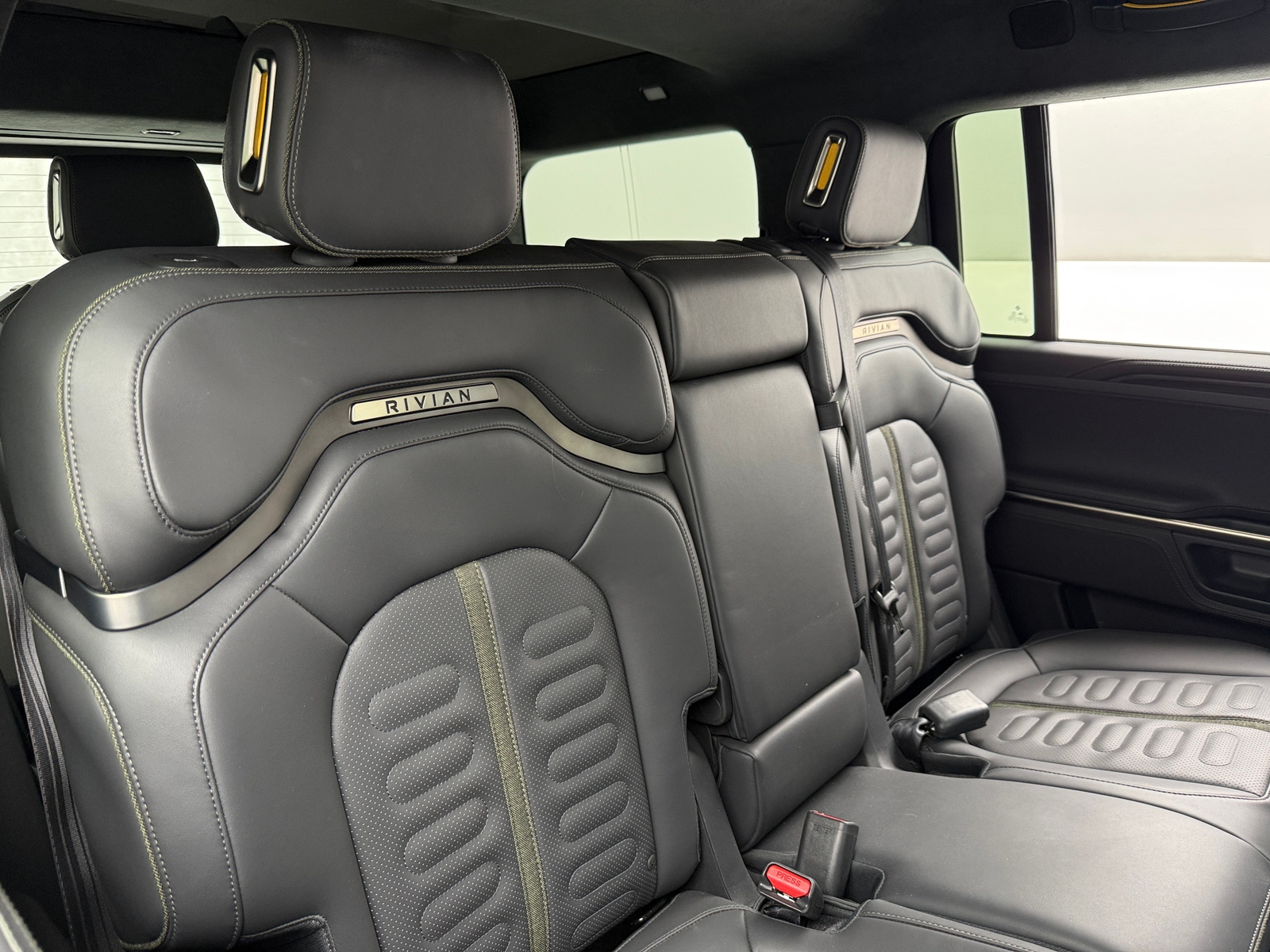 Thumbnail: 2023 Rivian R1S - 5