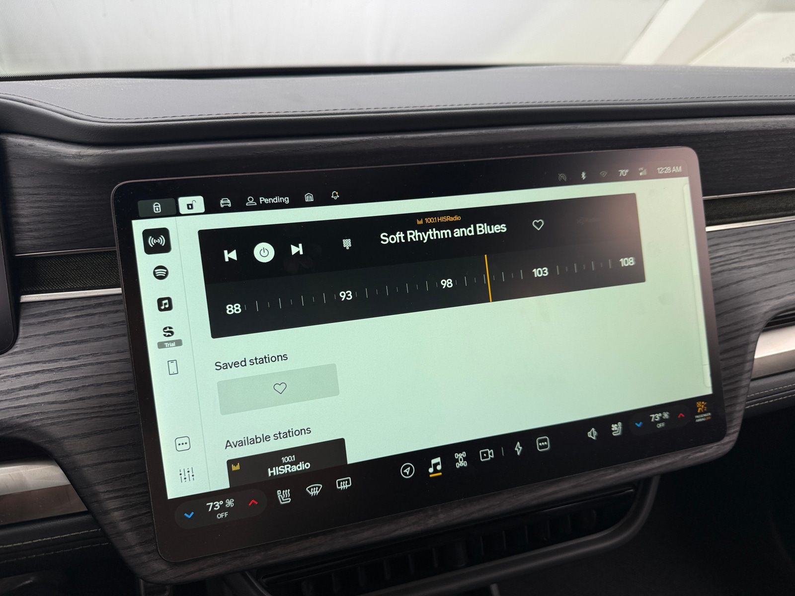 Thumbnail: 2023 Rivian R1S - 3