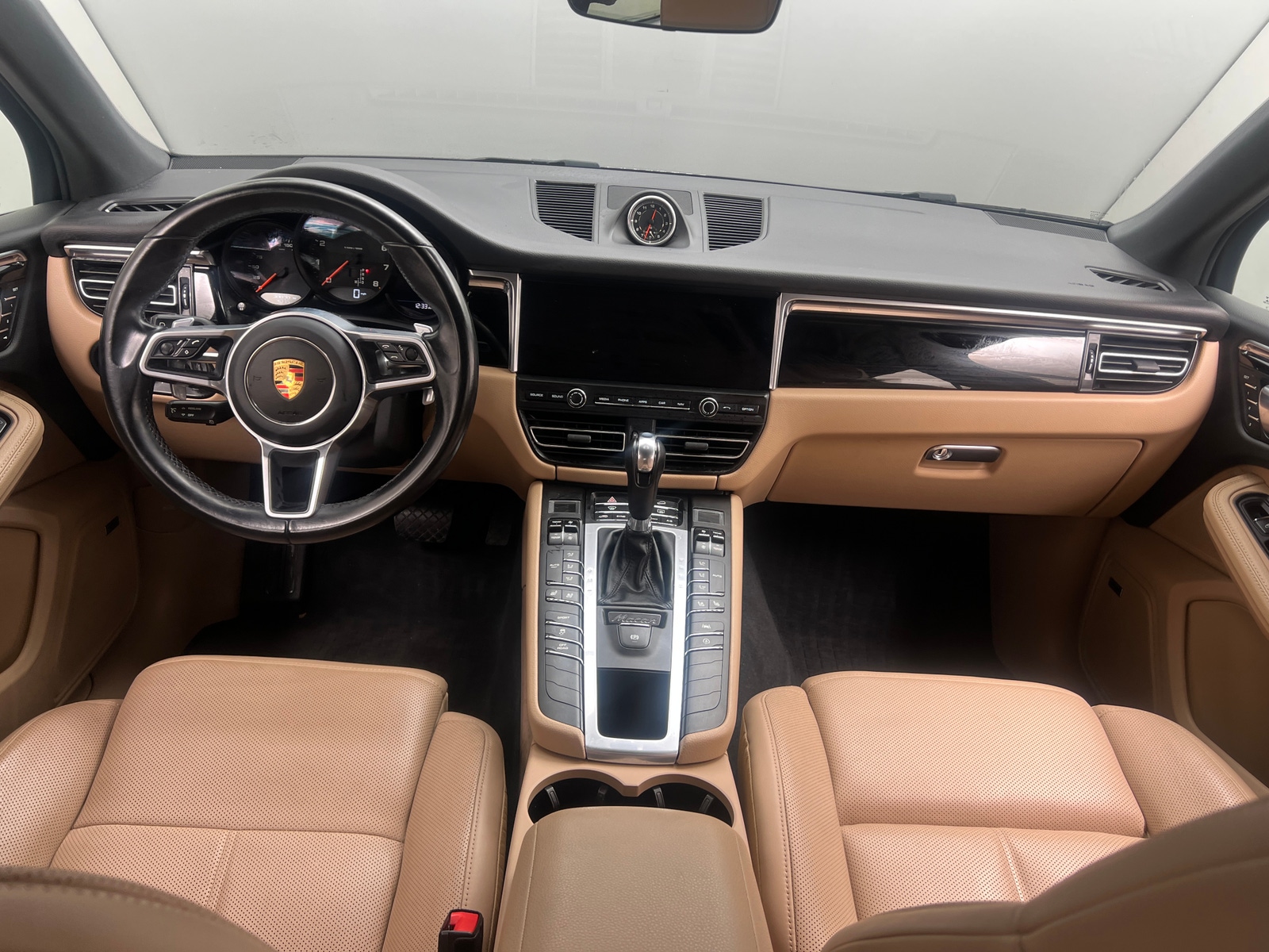 Thumbnail: 2020 Porsche Macan - 2