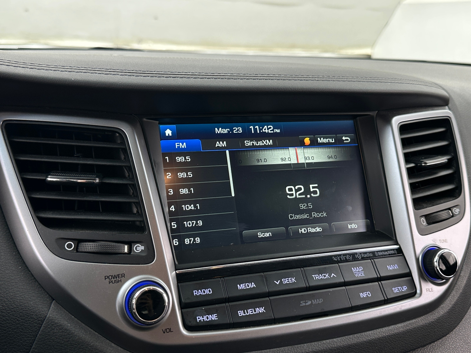 Thumbnail: 2017 Hyundai Tucson - 3