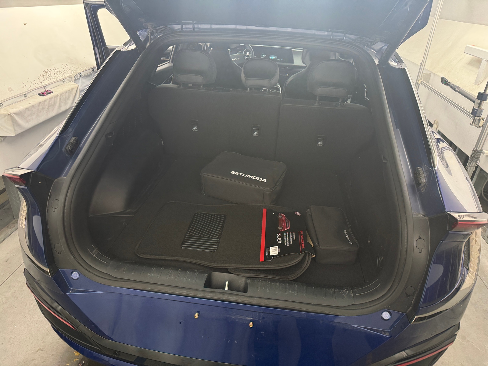 Thumbnail: 2024 Kia EV6 - 6