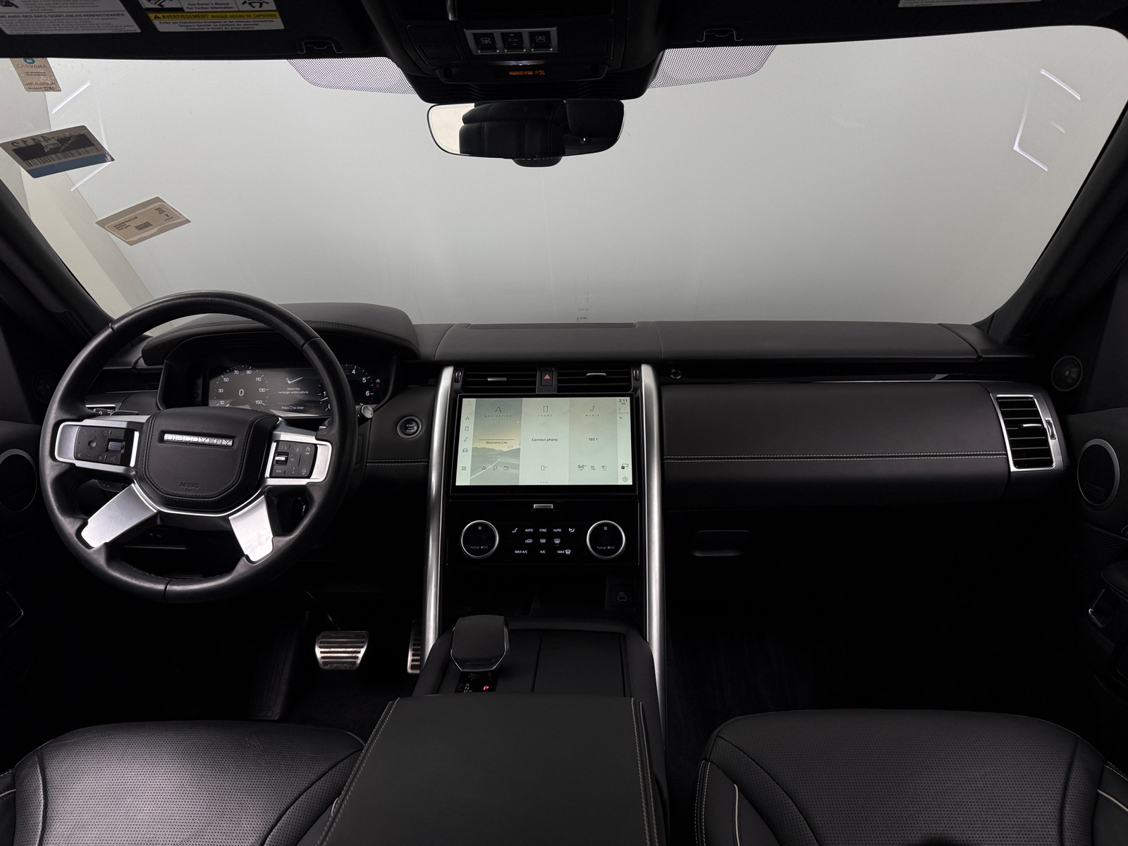 Thumbnail: 2023 Land Rover Discovery - 2