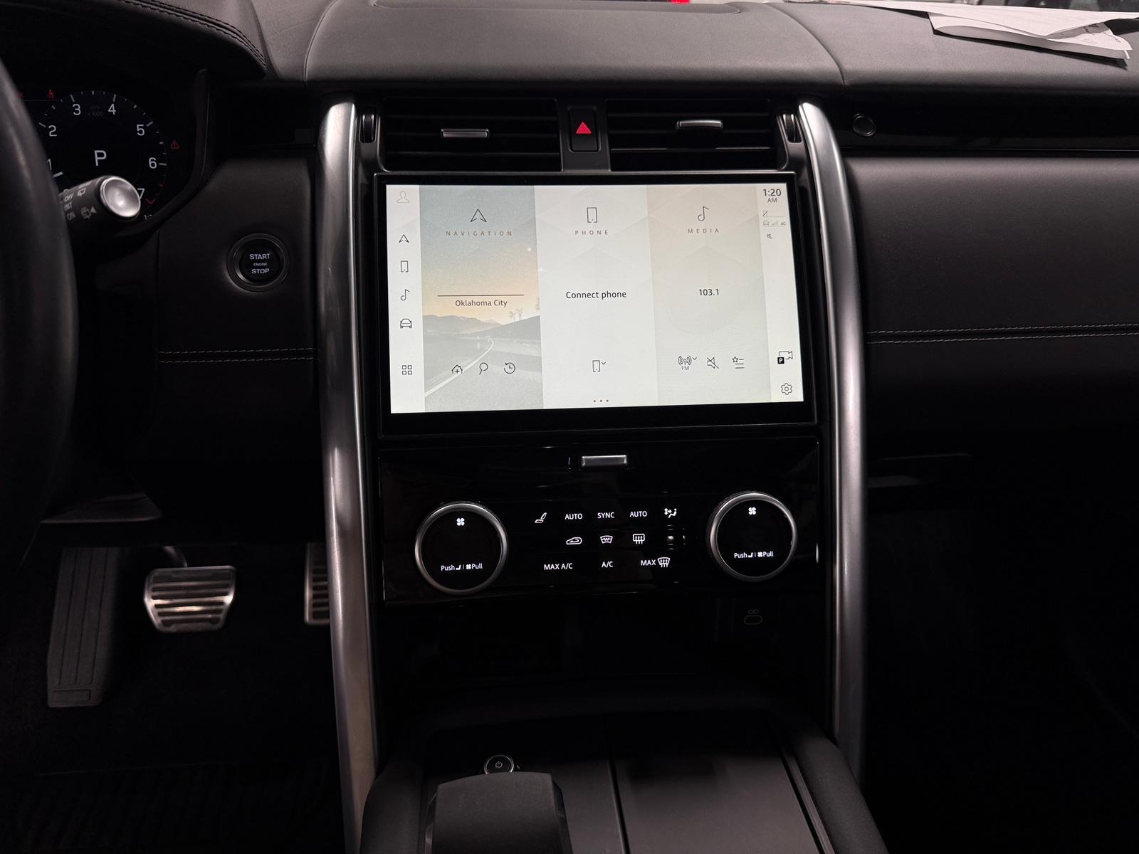 Thumbnail: 2023 Land Rover Discovery - 3