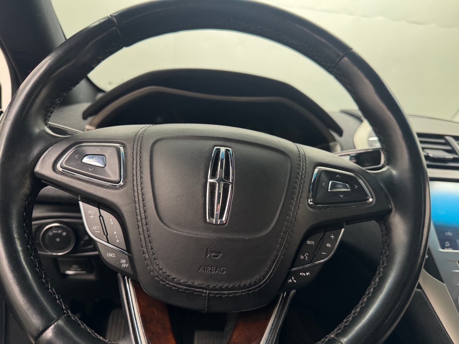 Thumbnail: 2020 Lincoln MKZ - 4