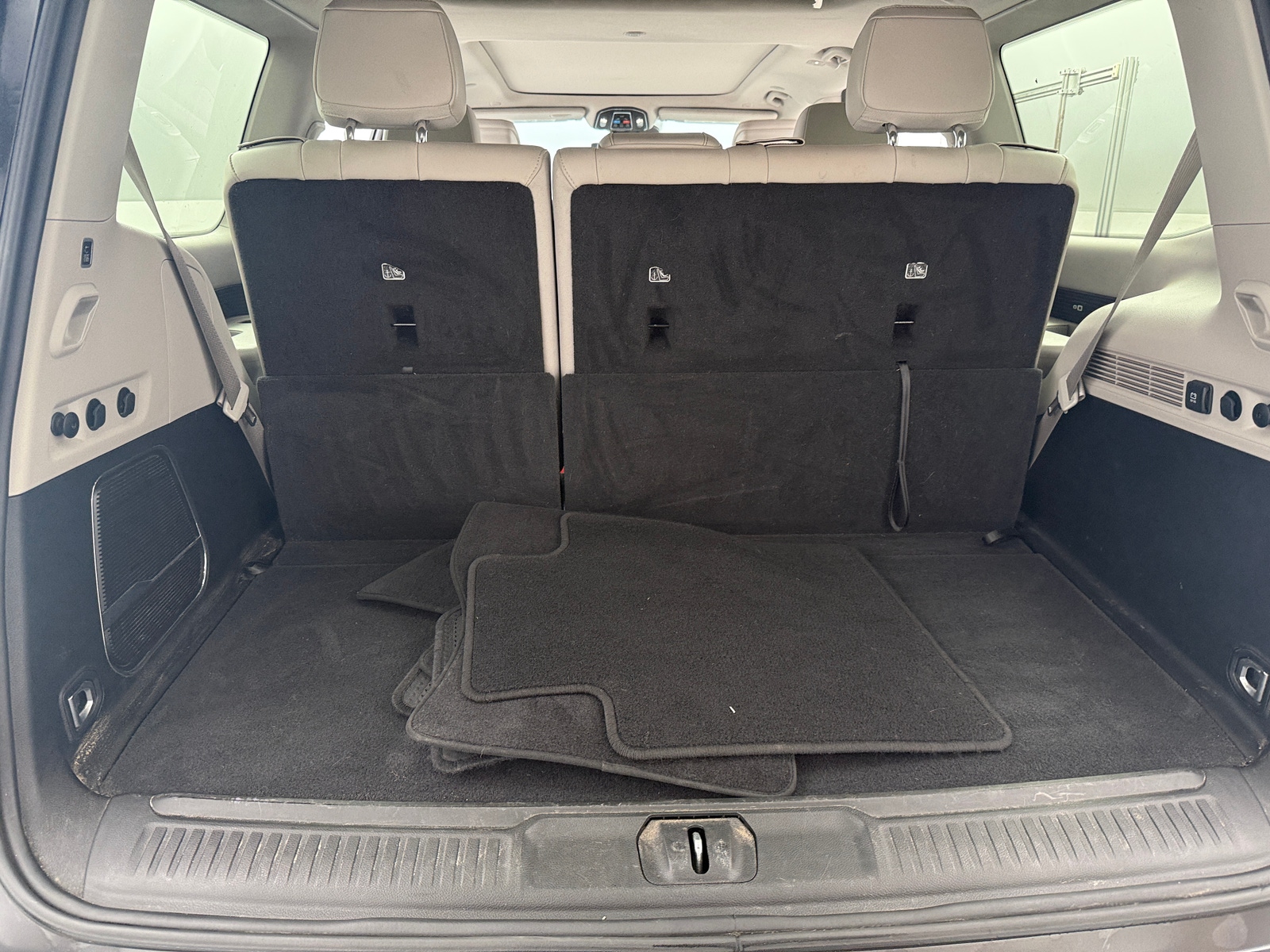 Thumbnail: 2023 Jeep Wagoneer - 6