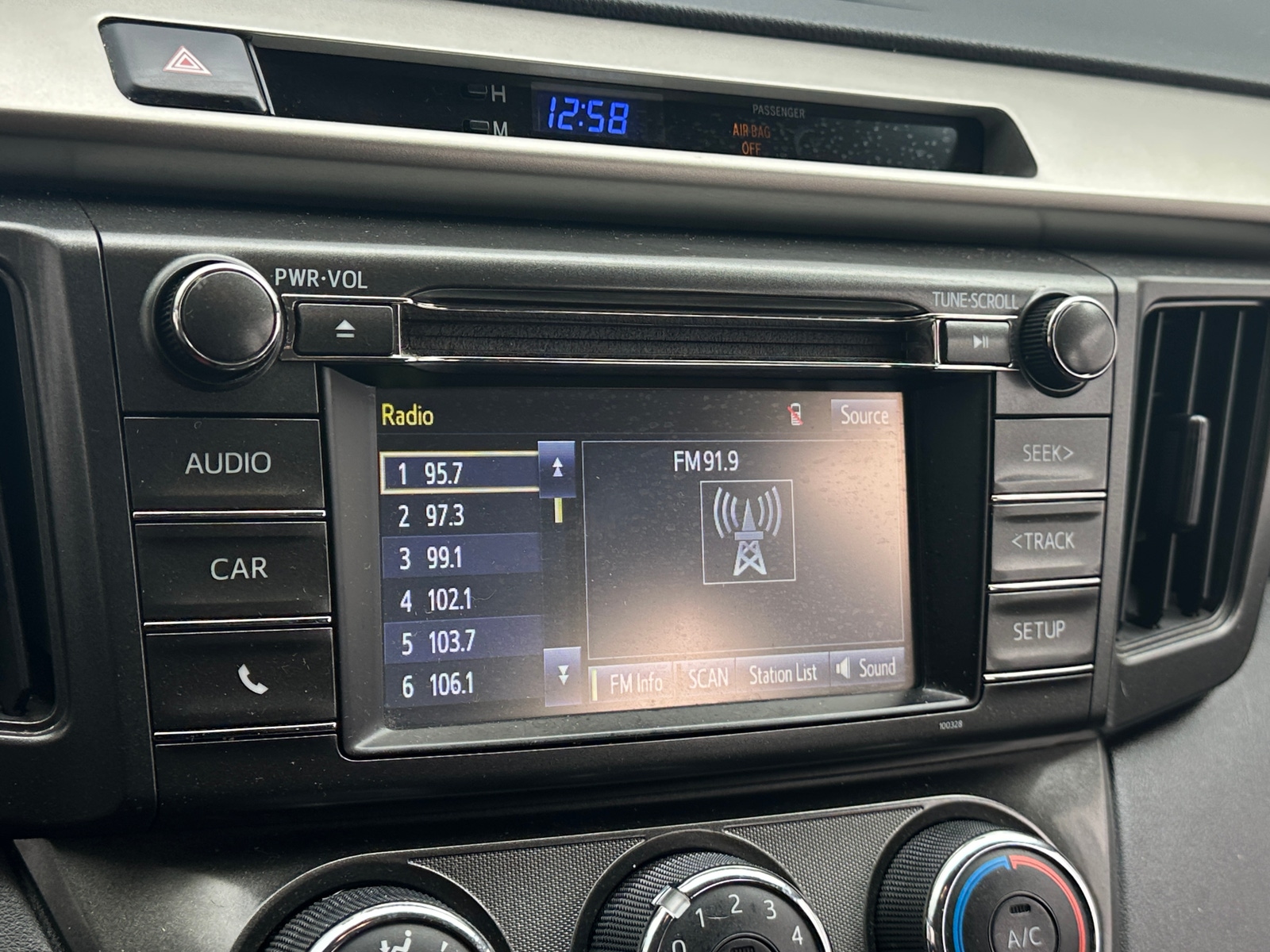 Thumbnail: 2015 Toyota RAV4 - 4