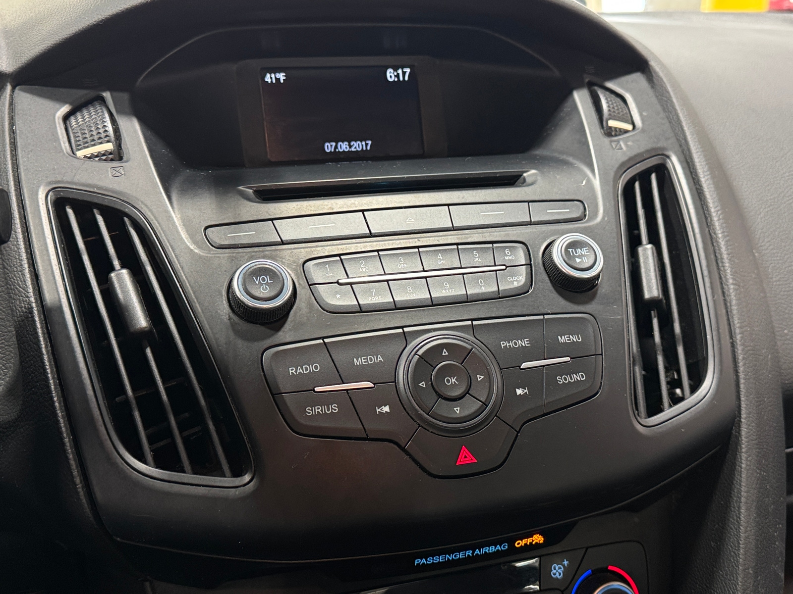 Thumbnail: 2017 Ford Focus - 4