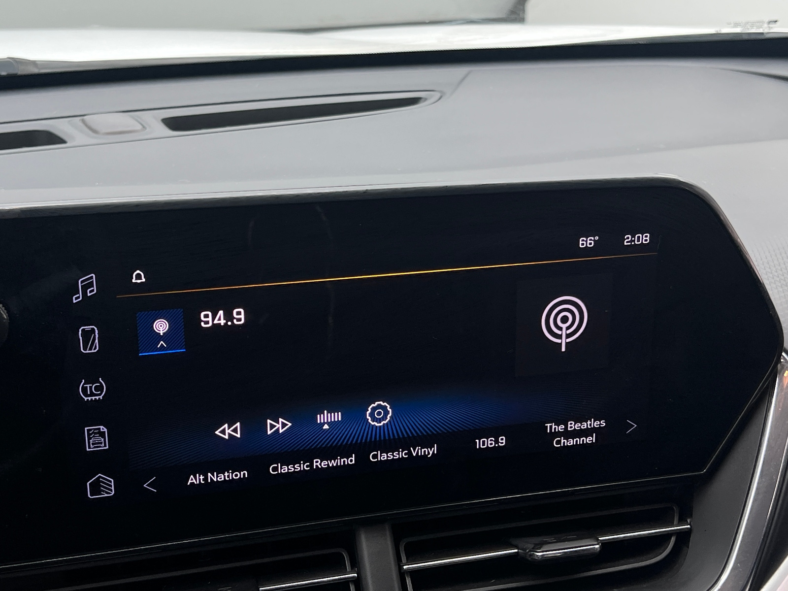 Thumbnail: 2025 Chevrolet Trax - 4