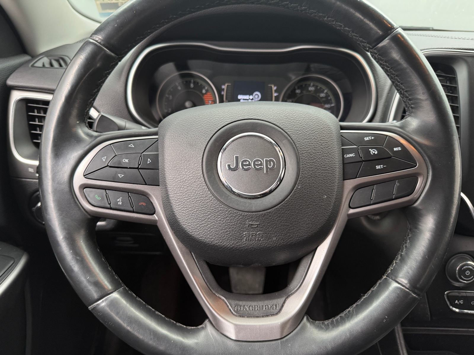 Thumbnail: 2019 Jeep Cherokee - 5