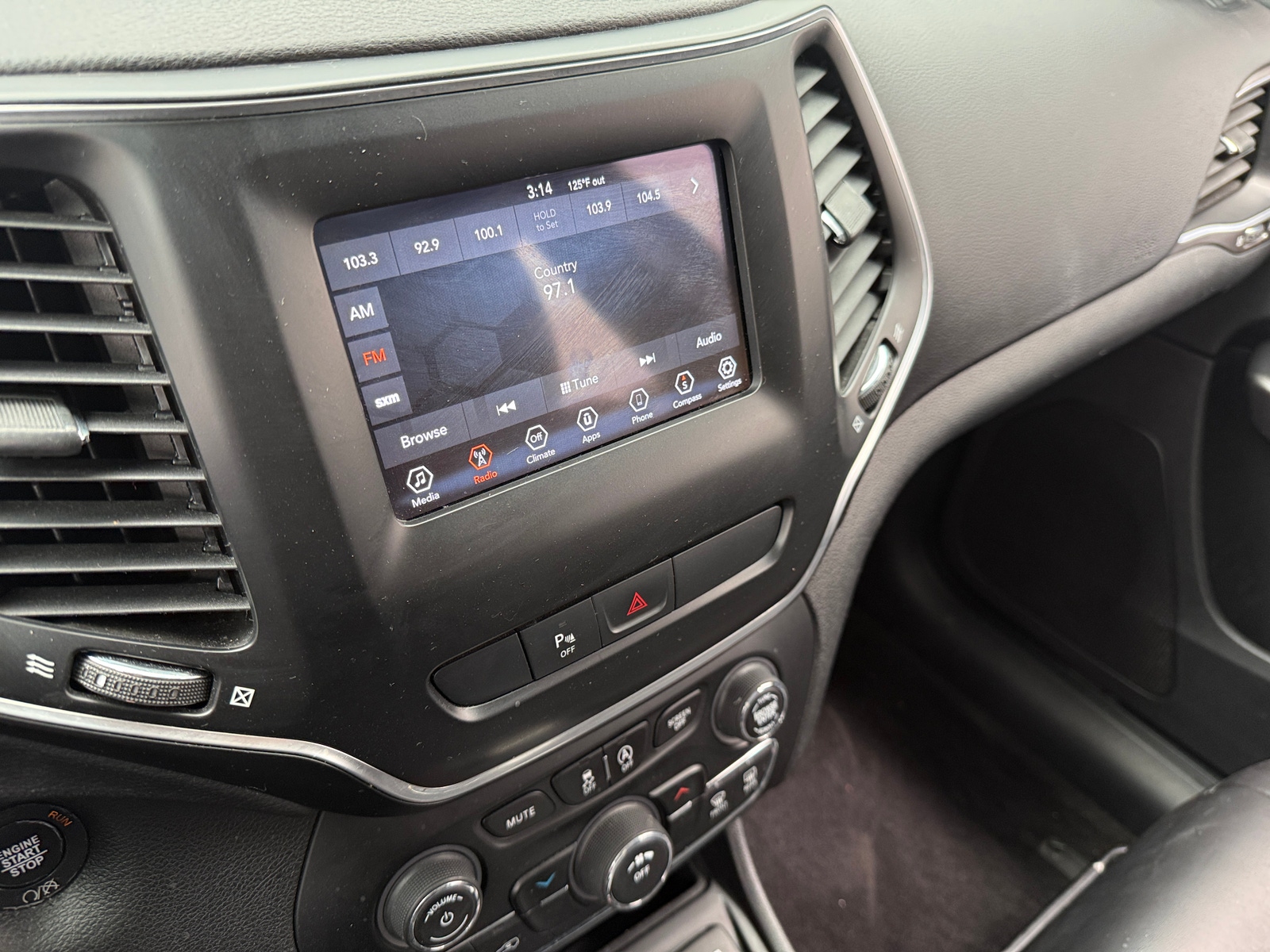Thumbnail: 2019 Jeep Cherokee - 4