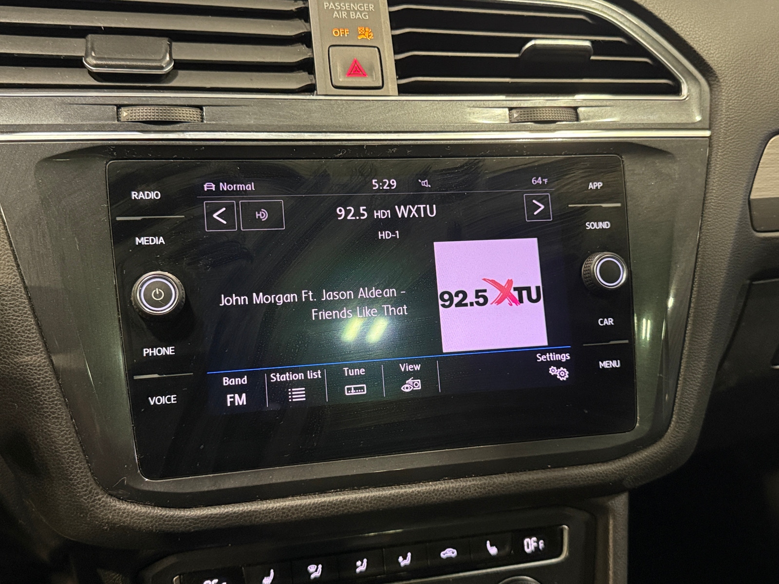 Thumbnail: 2019 Volkswagen Tiguan - 3