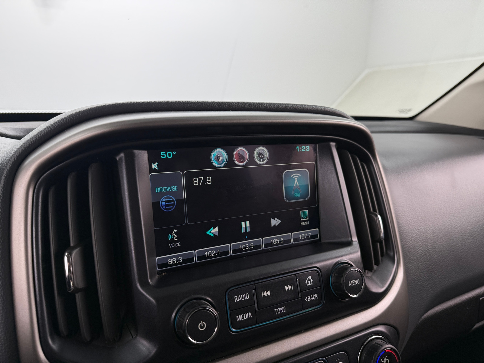 Thumbnail: 2015 Chevrolet Colorado - 3