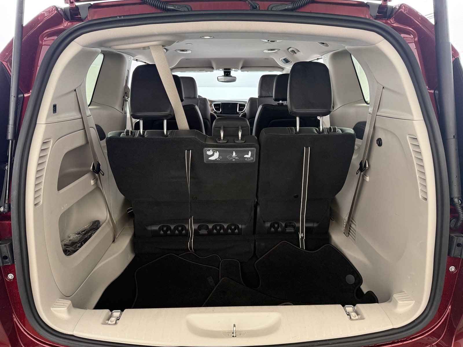 Thumbnail: 2017 Chrysler Pacifica - 6