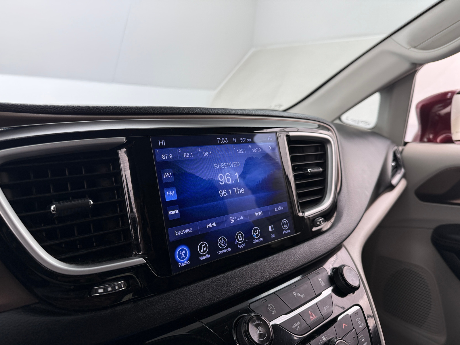 Thumbnail: 2017 Chrysler Pacifica - 3