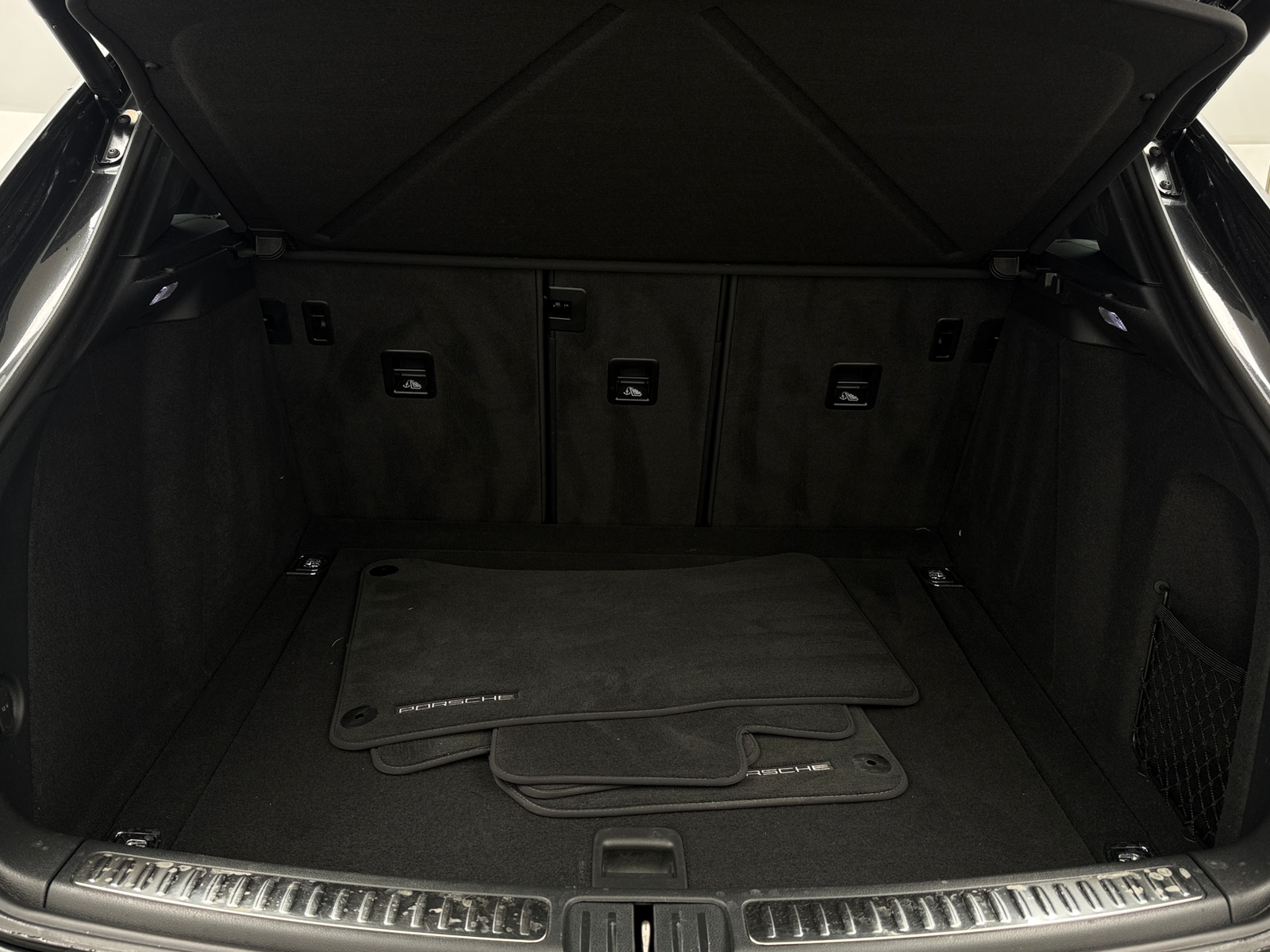 Thumbnail: 2023 Porsche Macan - 6