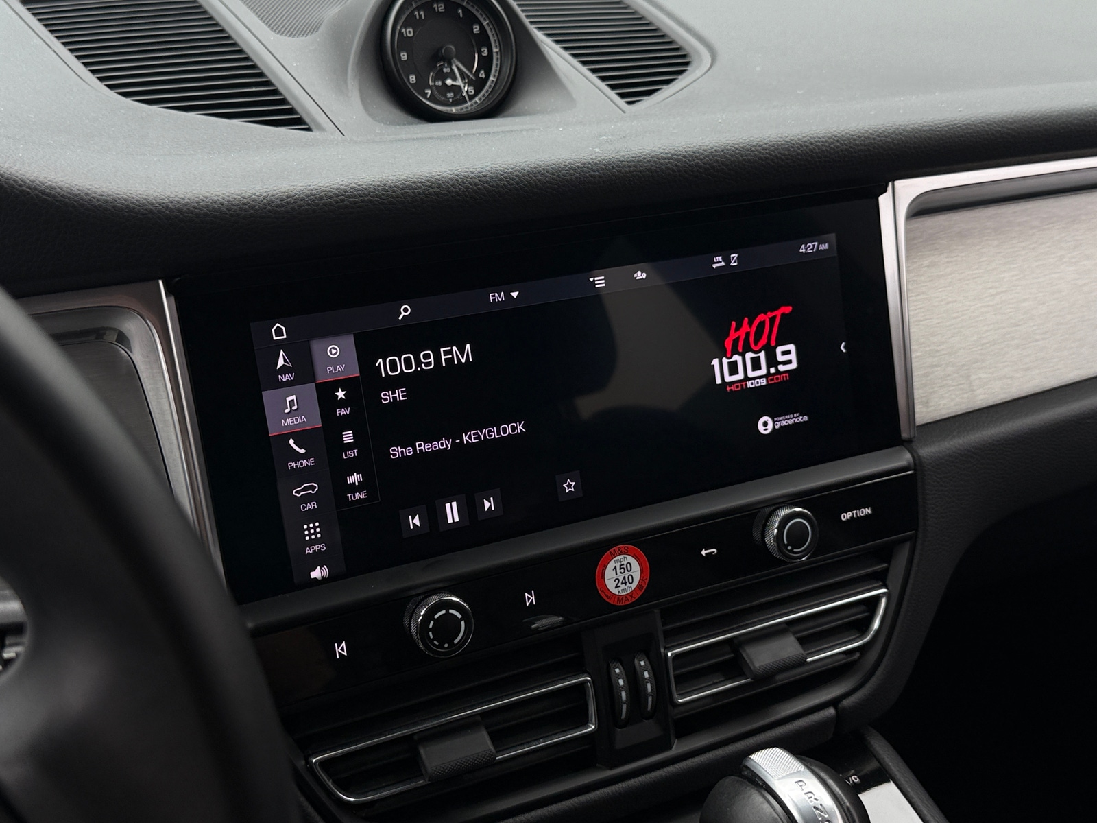 Thumbnail: 2023 Porsche Macan - 3