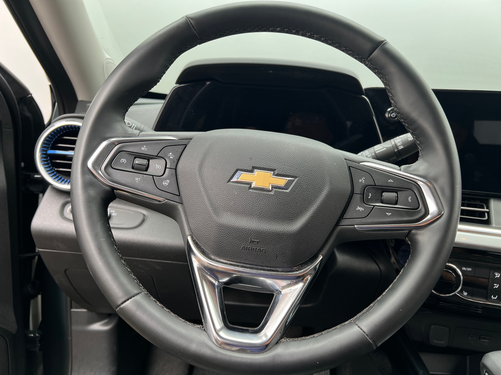 Thumbnail: 2025 Chevrolet Trax - 5