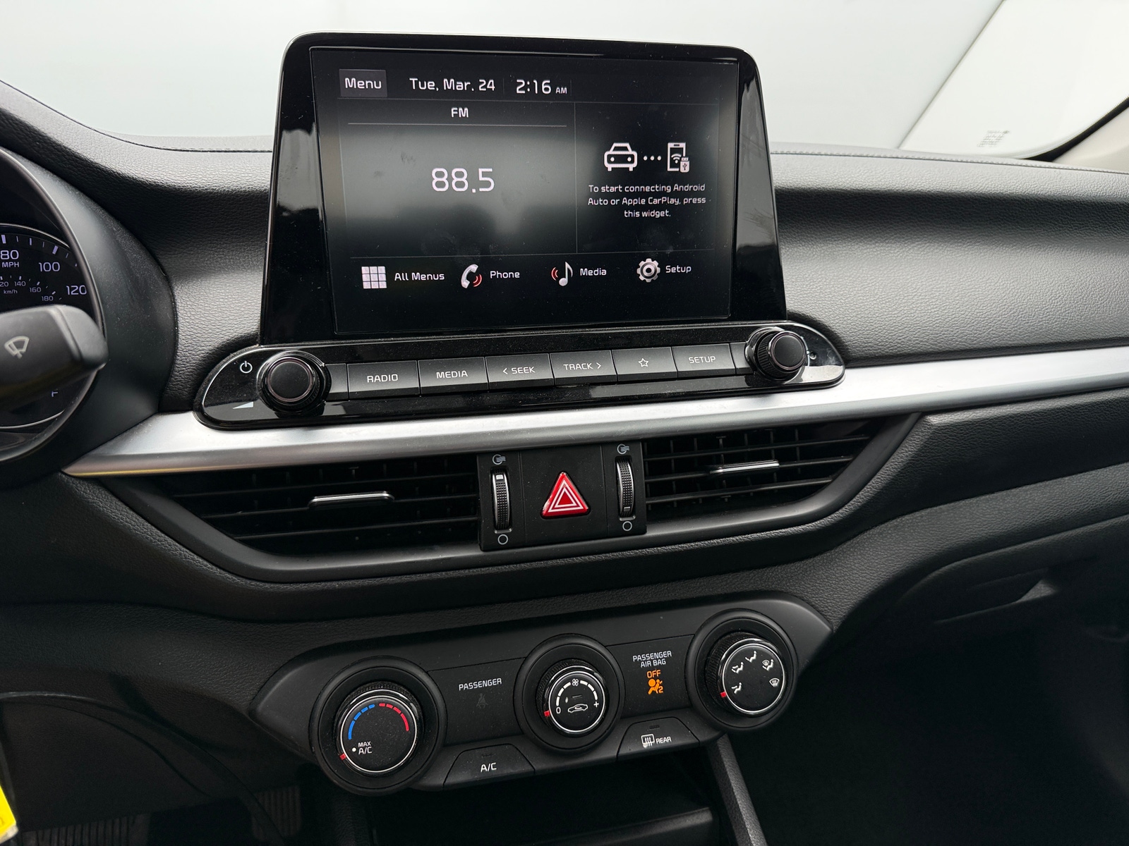 Thumbnail: 2023 Kia Forte - 4