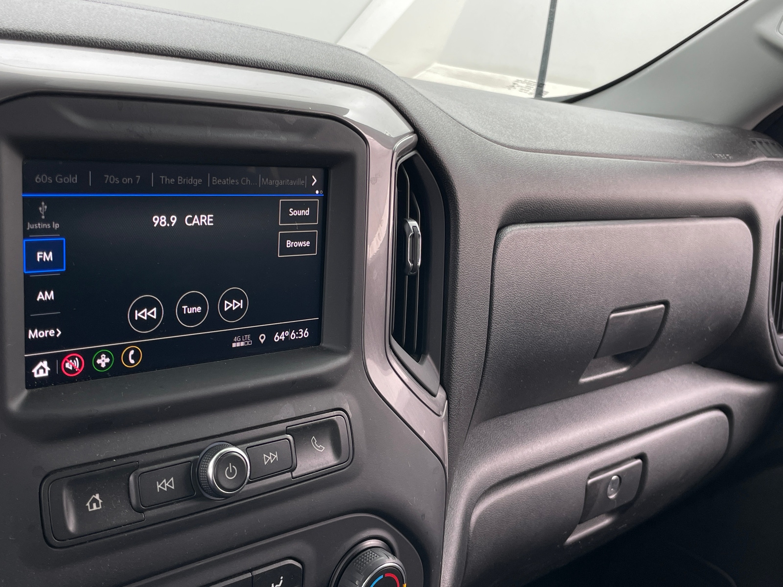 Thumbnail: 2020 Chevrolet Silverado 1500 - 4