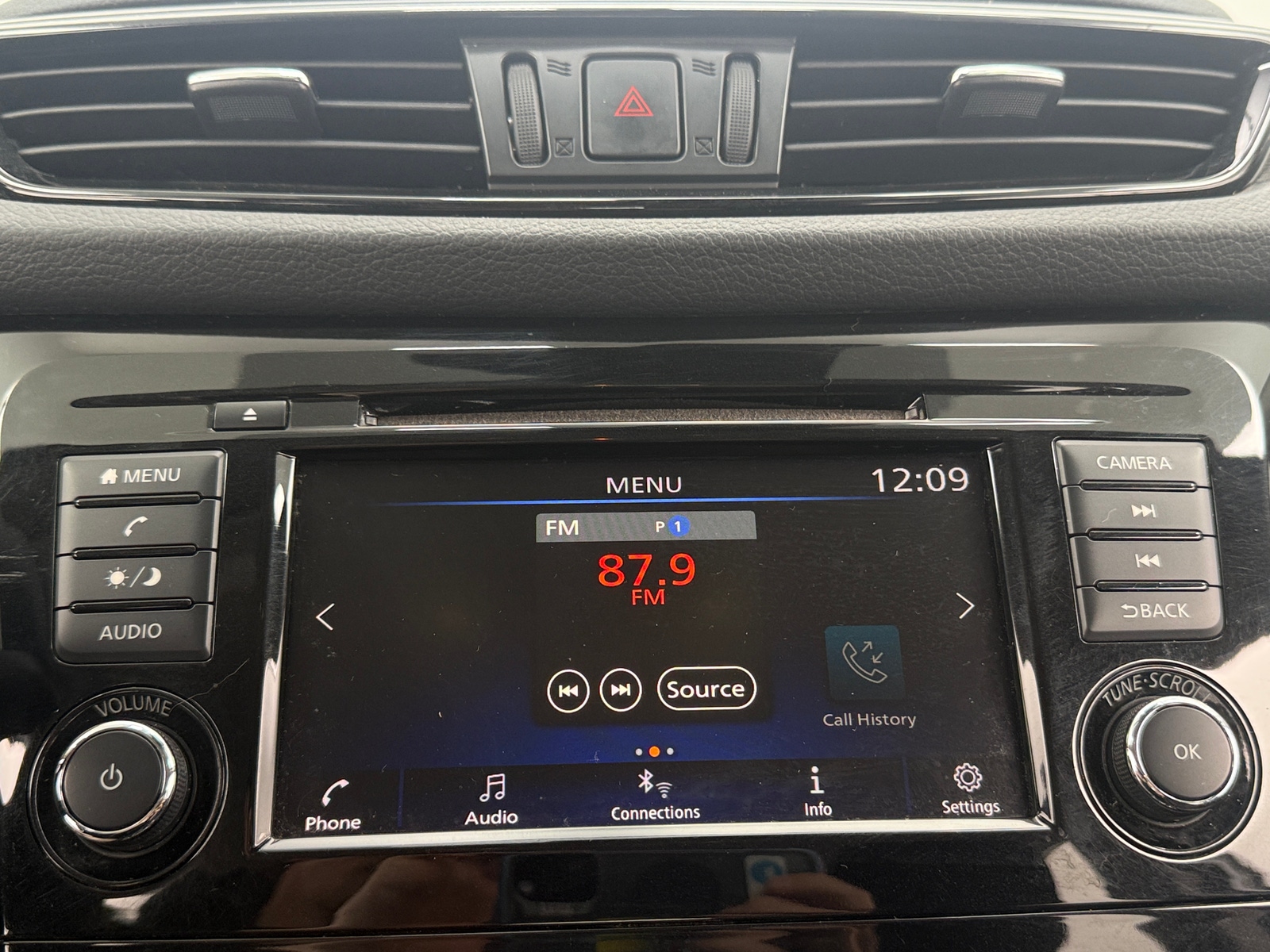 Thumbnail: 2020 Nissan Rogue Sport - 4