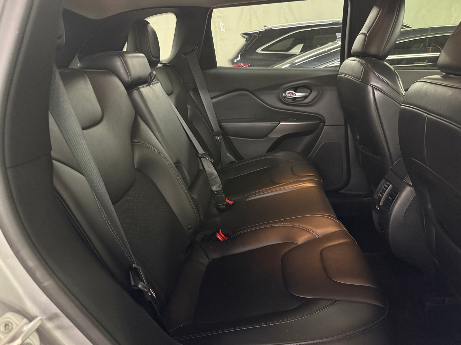 Thumbnail: 2019 Jeep Cherokee - 6