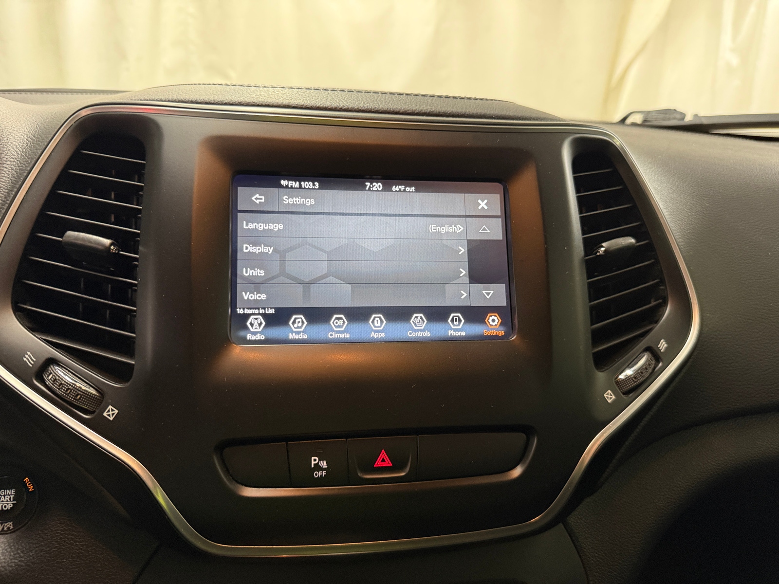 Thumbnail: 2019 Jeep Cherokee - 4