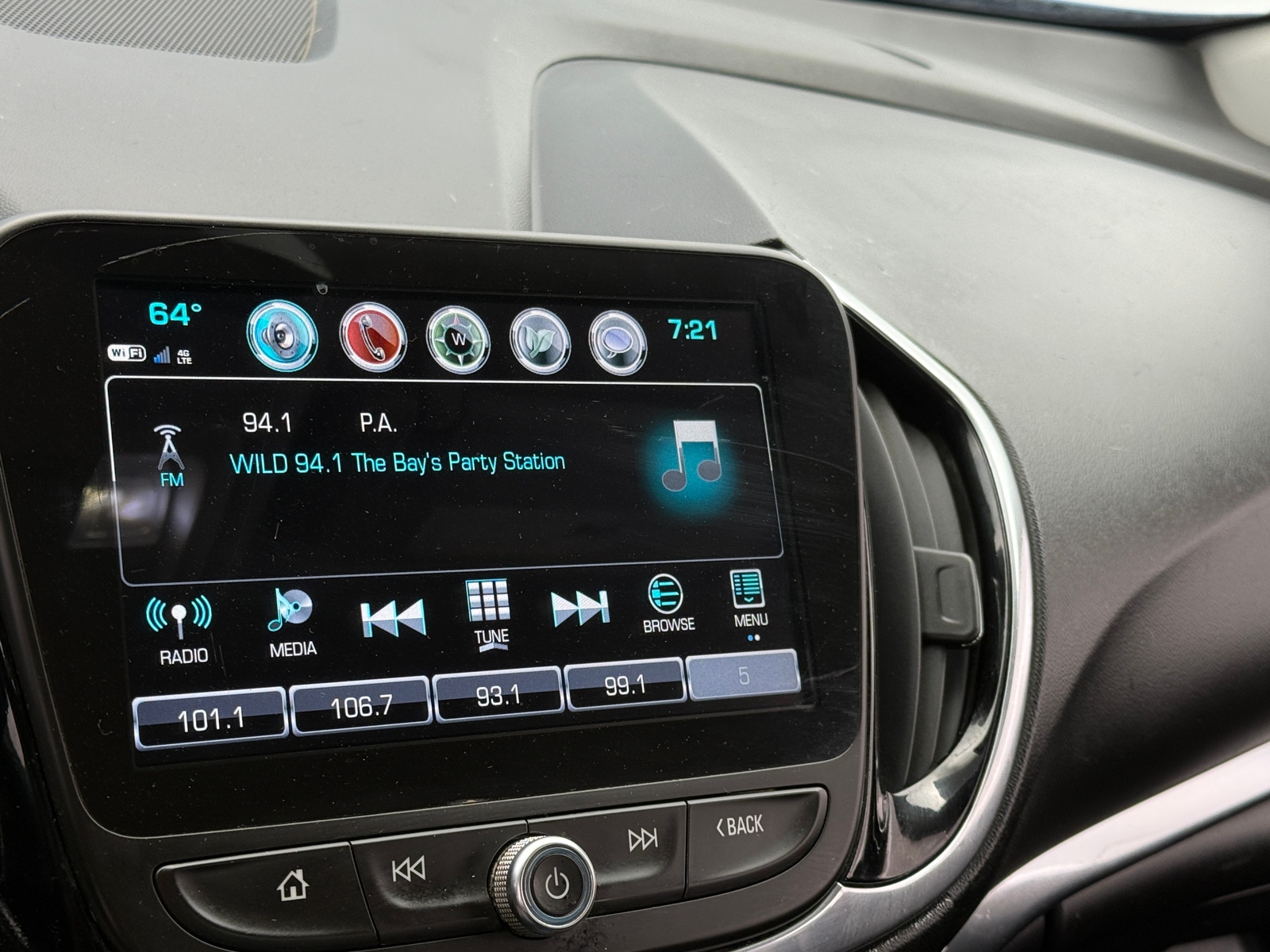 Thumbnail: 2018 Chevrolet Volt - 3