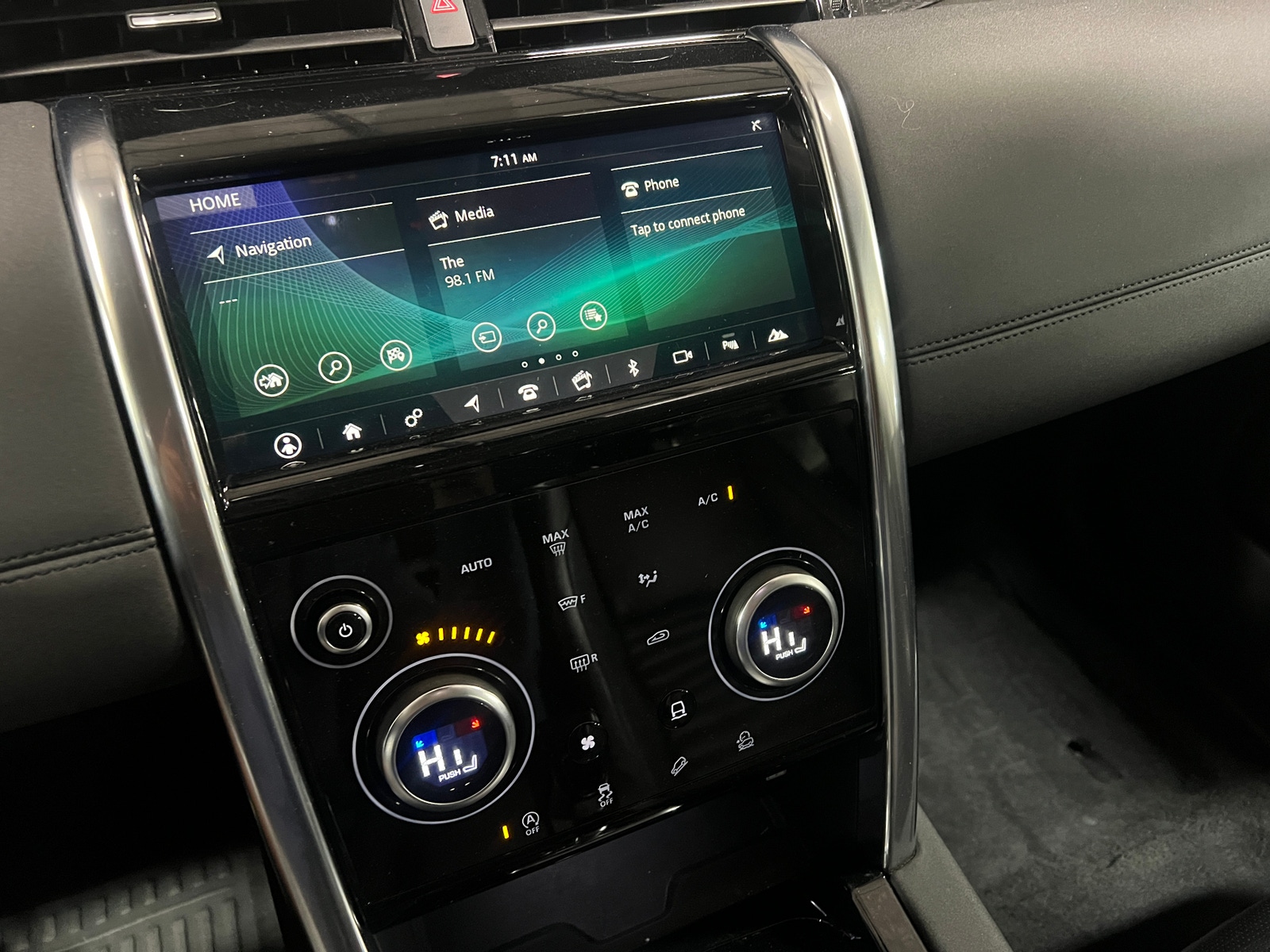 Thumbnail: 2020 Land Rover Discovery Sport - 3