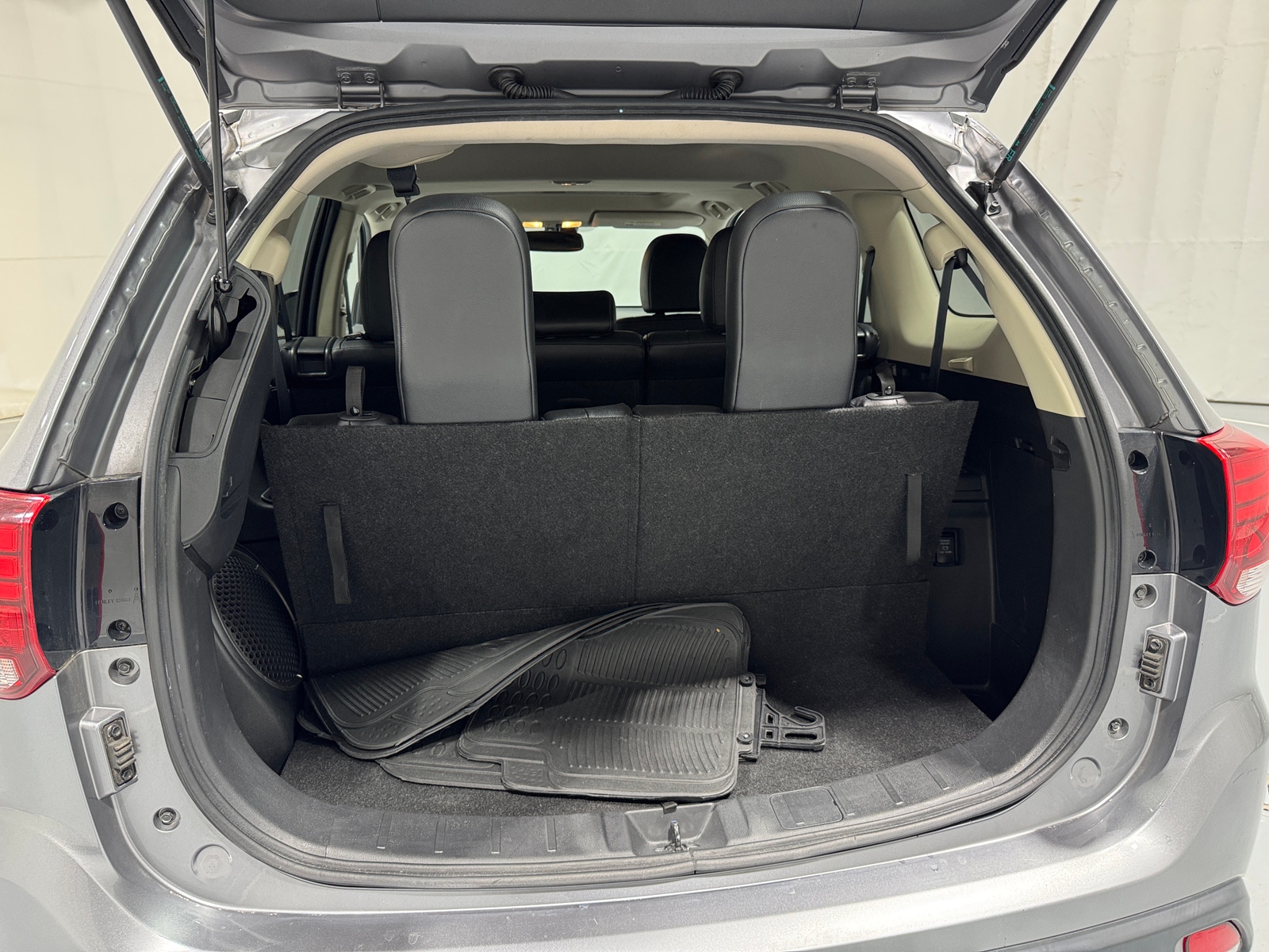 Thumbnail: 2018 Mitsubishi Outlander - 6