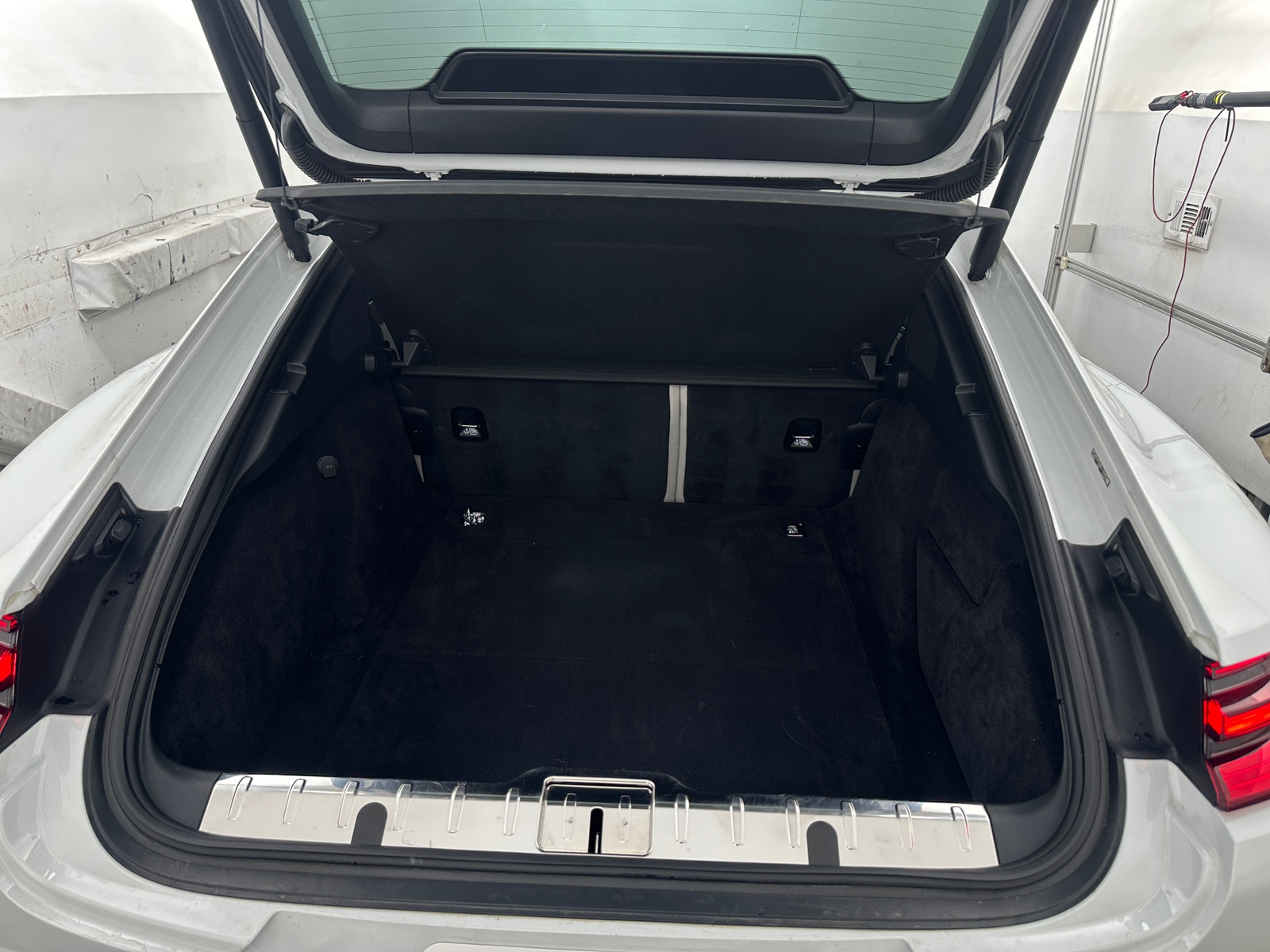 Thumbnail: 2019 Porsche Panamera - 6