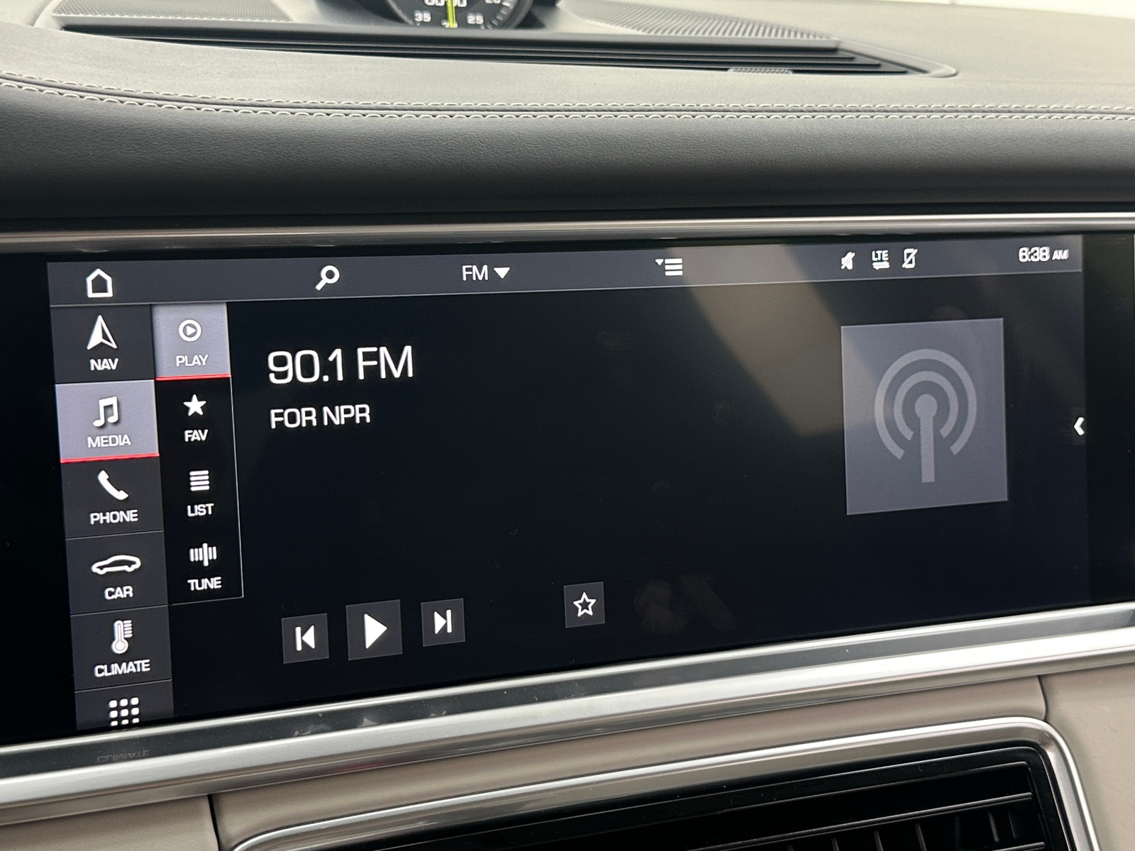 Thumbnail: 2019 Porsche Panamera - 3