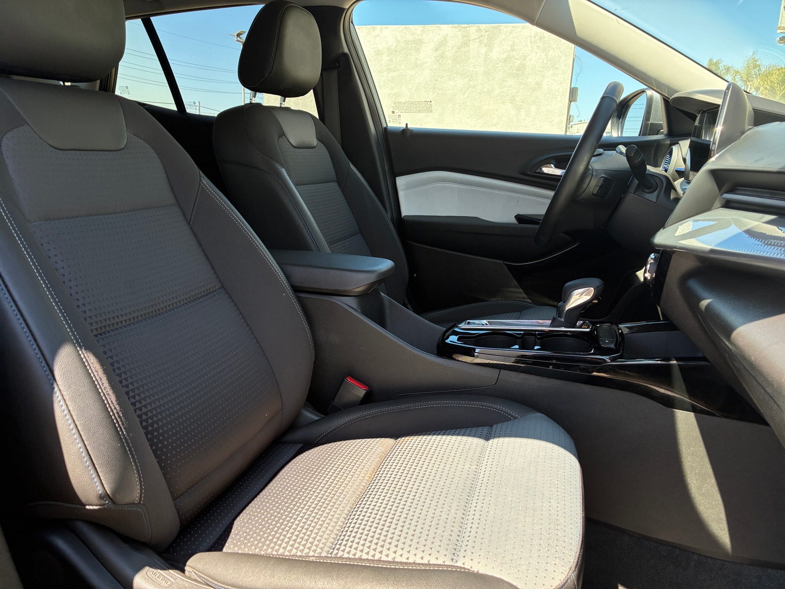 Thumbnail: 2025 Chevrolet Trax - 2