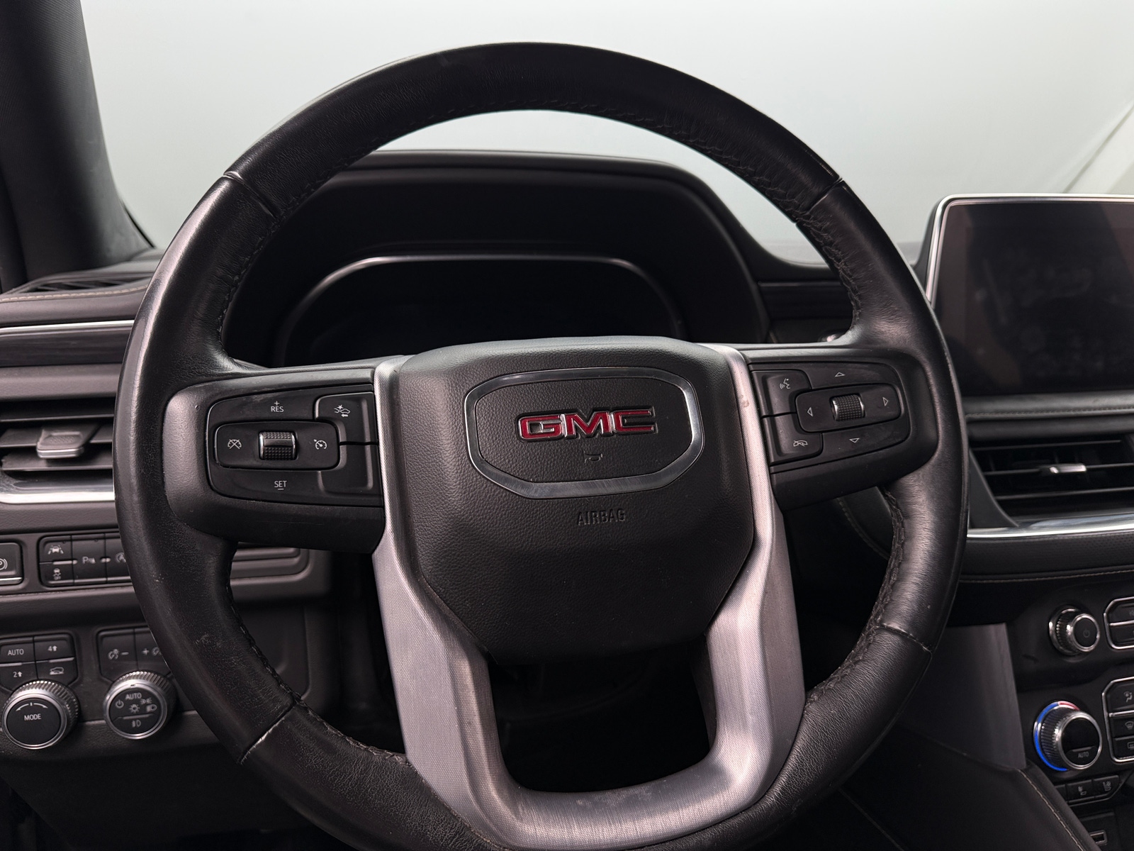 Thumbnail: 2023 GMC Yukon XL - 4