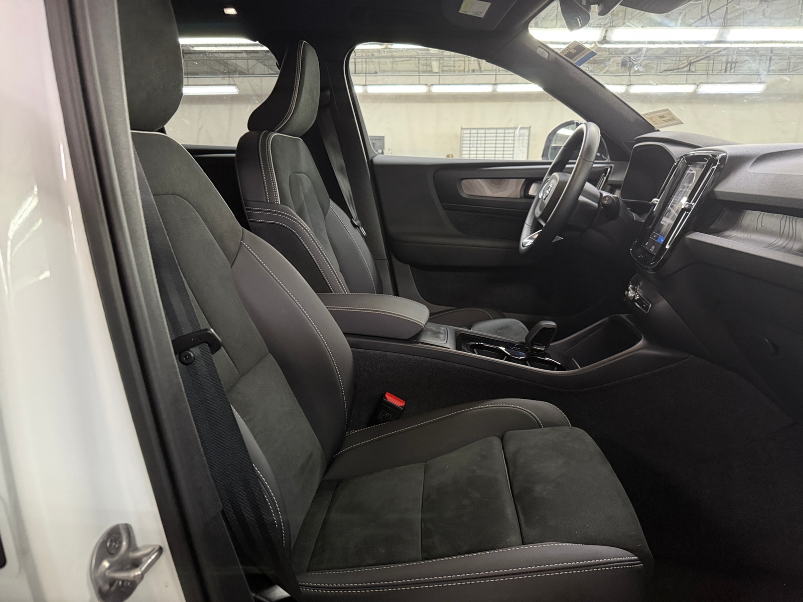 Thumbnail: 2024 Volvo XC40 - 2