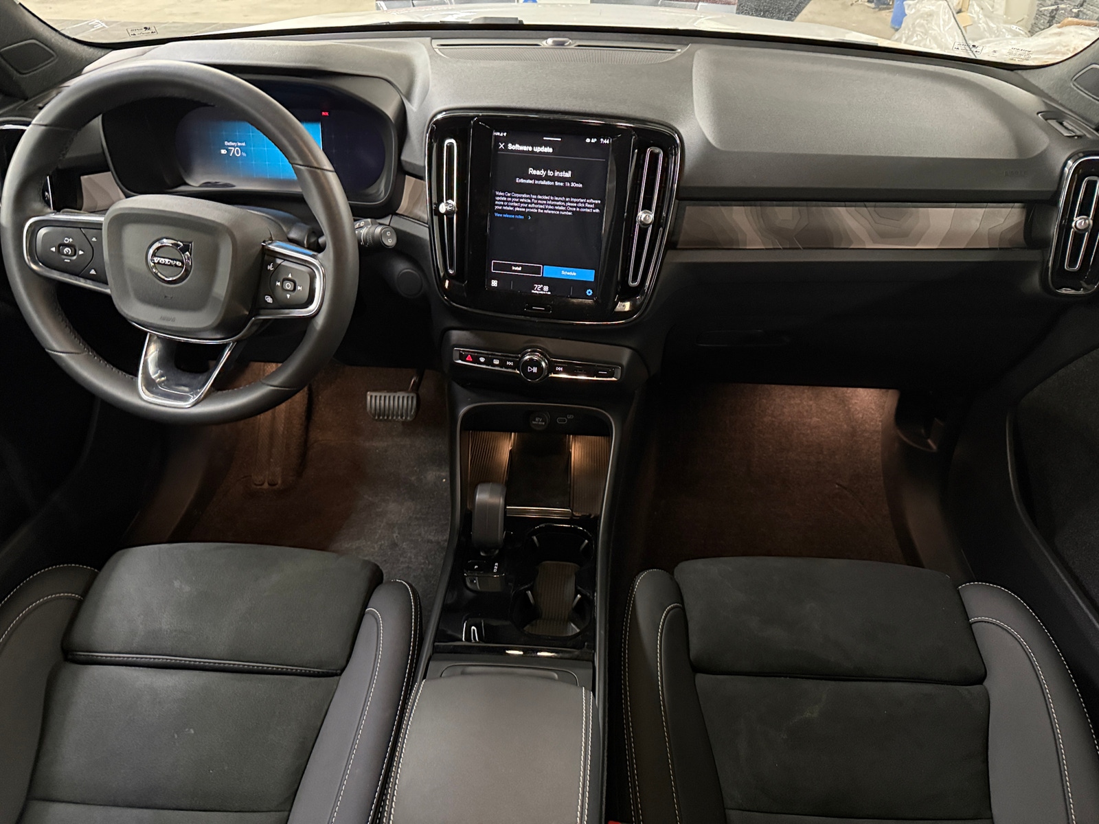 Thumbnail: 2024 Volvo XC40 - 3