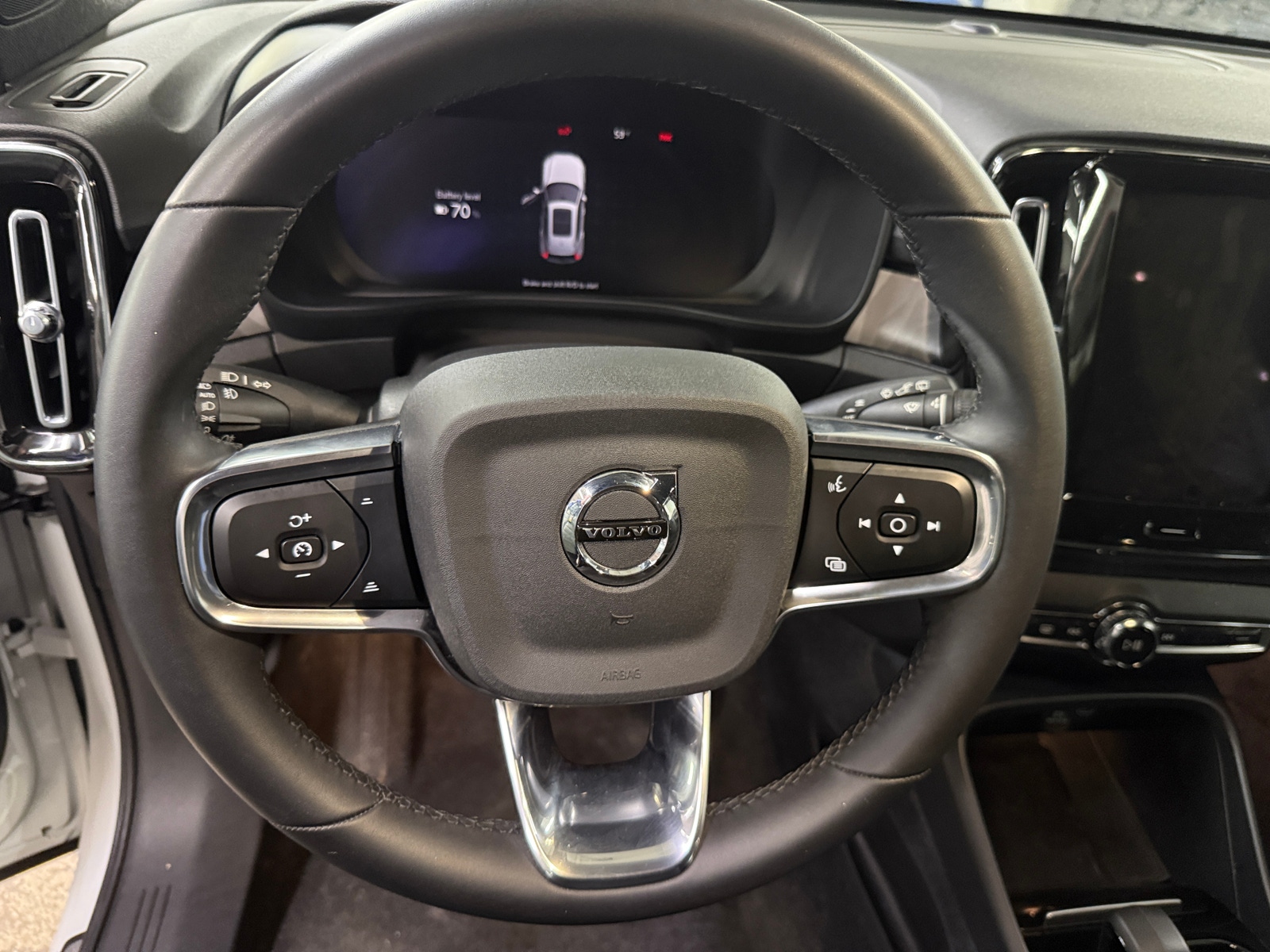 Thumbnail: 2024 Volvo XC40 - 5