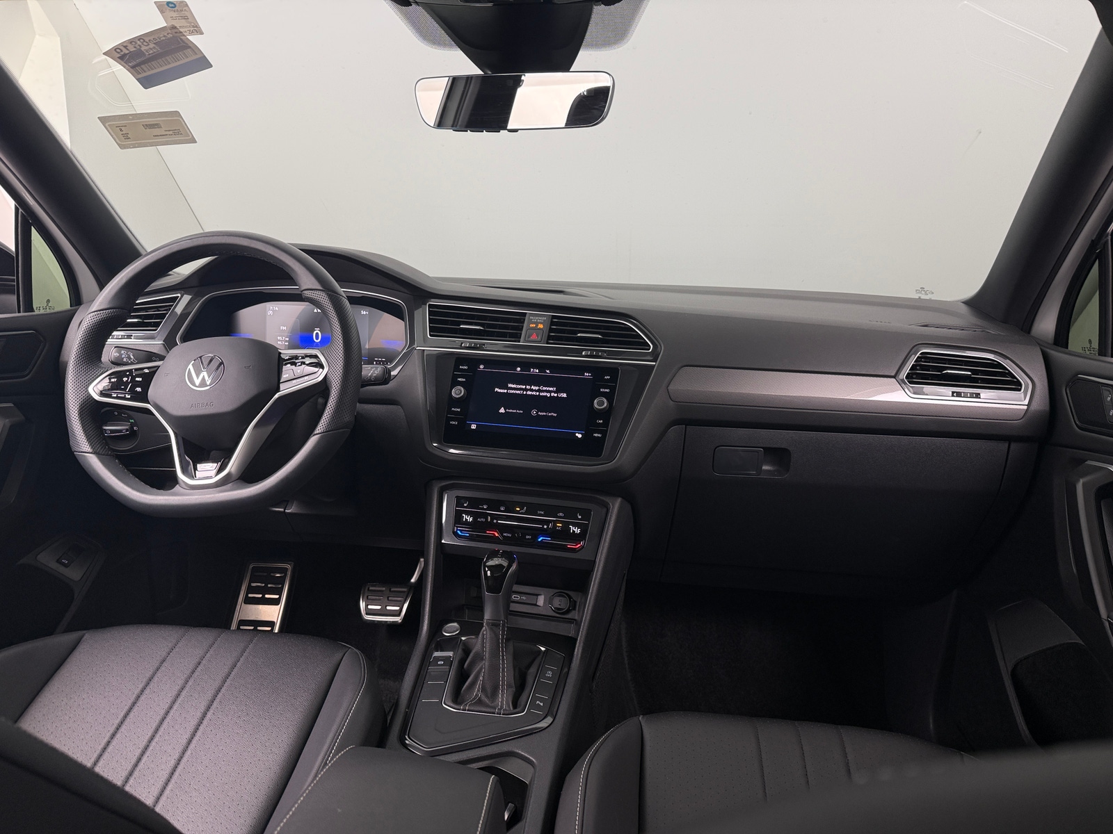 Thumbnail: 2024 Volkswagen Tiguan - 2
