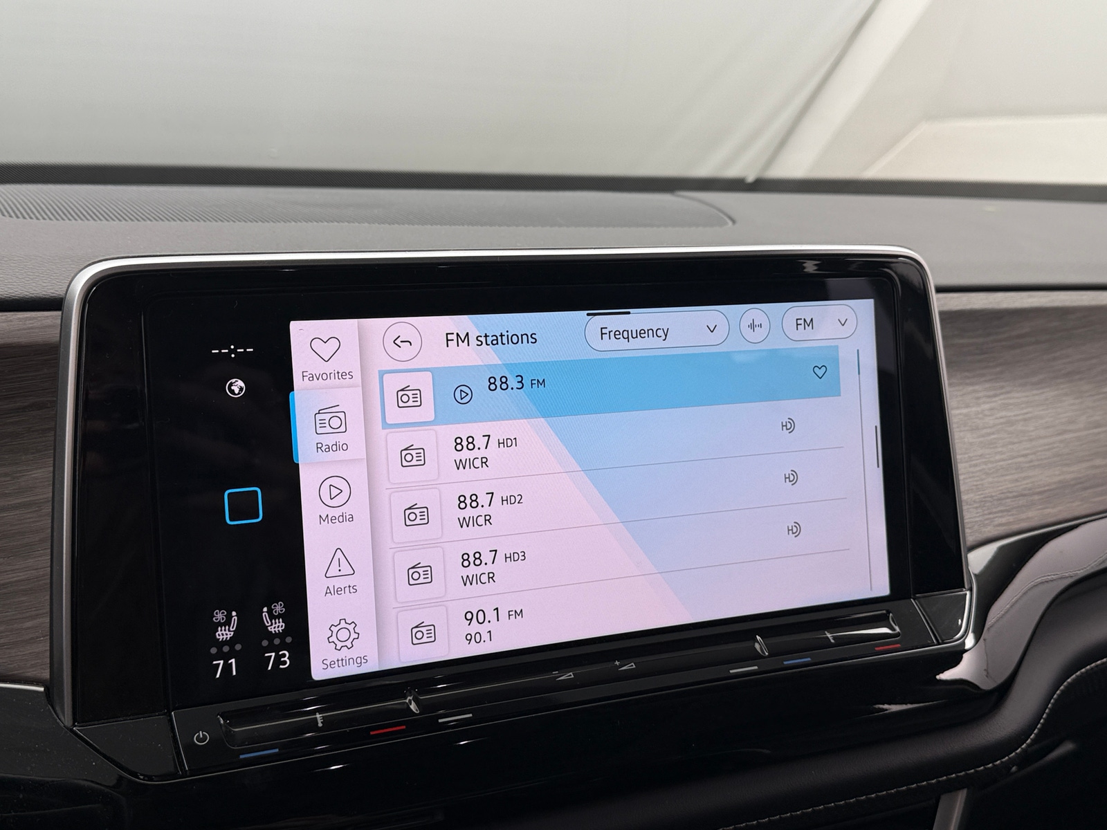 Thumbnail: 2024 Volkswagen Atlas - 3