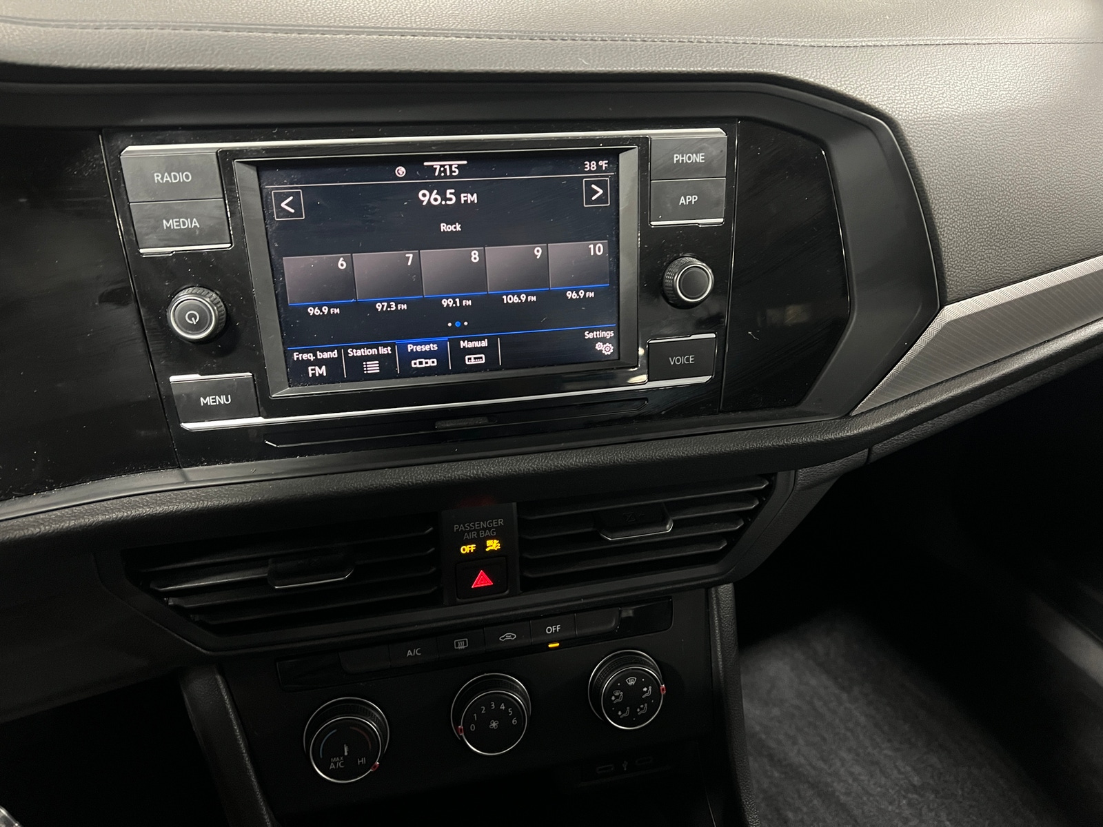 Thumbnail: 2022 Volkswagen Jetta - 4