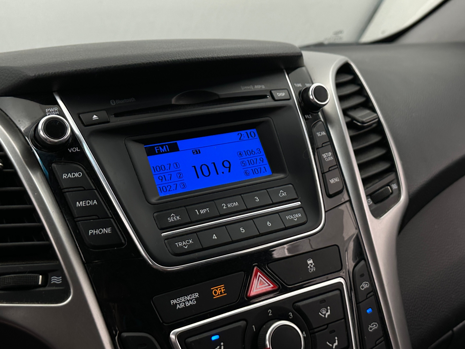 Thumbnail: 2016 Hyundai Elantra - 4