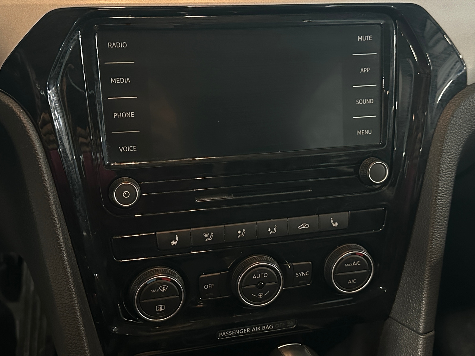 Thumbnail: 2022 Volkswagen Passat - 3