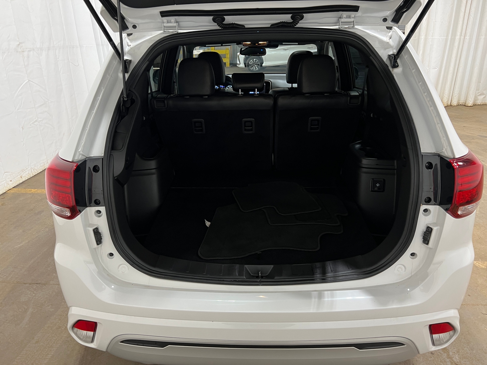 Thumbnail: 2022 Mitsubishi Outlander - 6