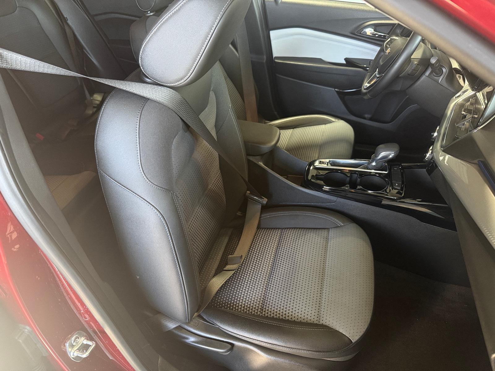 Thumbnail: 2025 Chevrolet Trax - 2