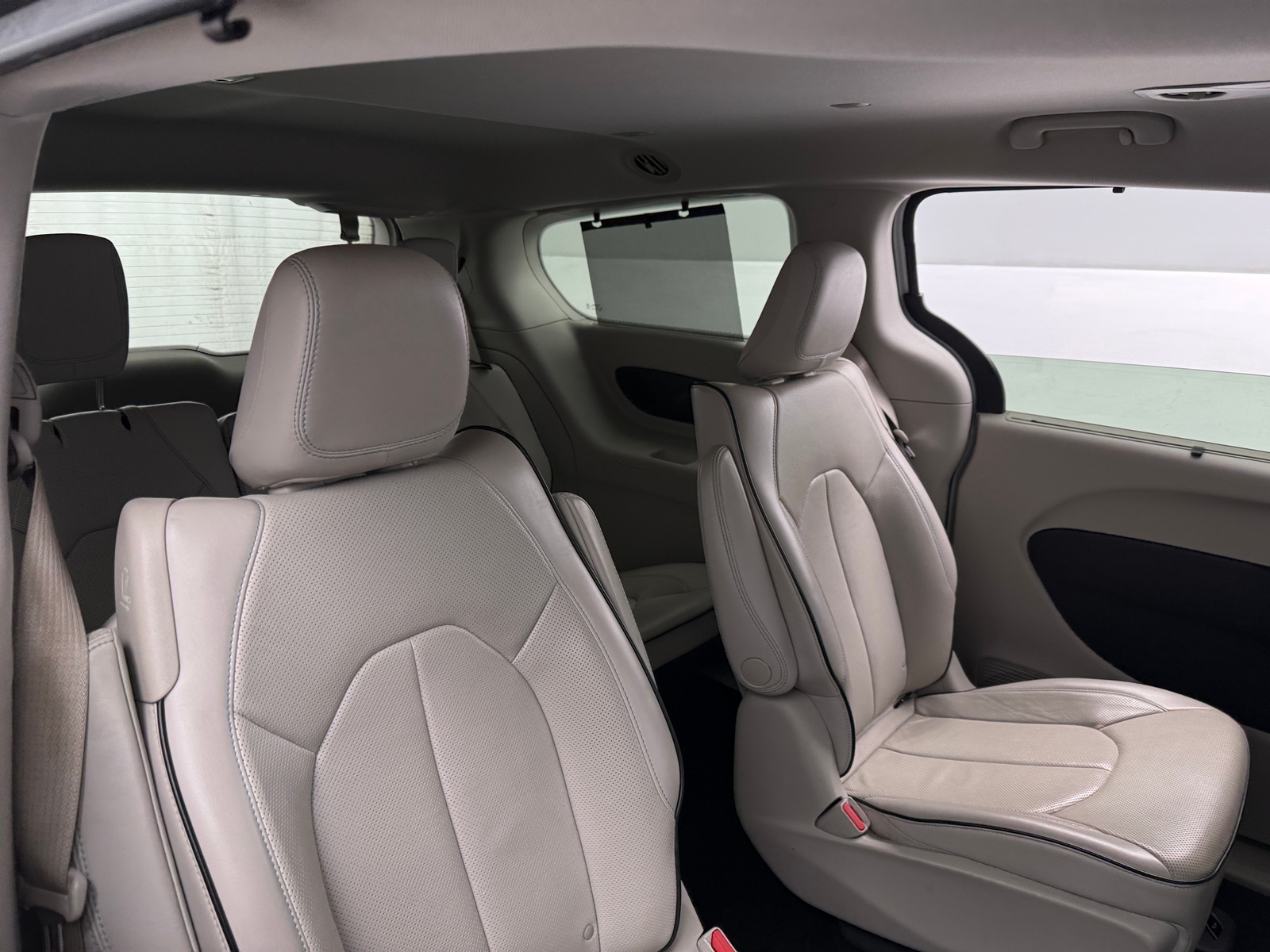 Thumbnail: 2018 Chrysler Pacifica - 5