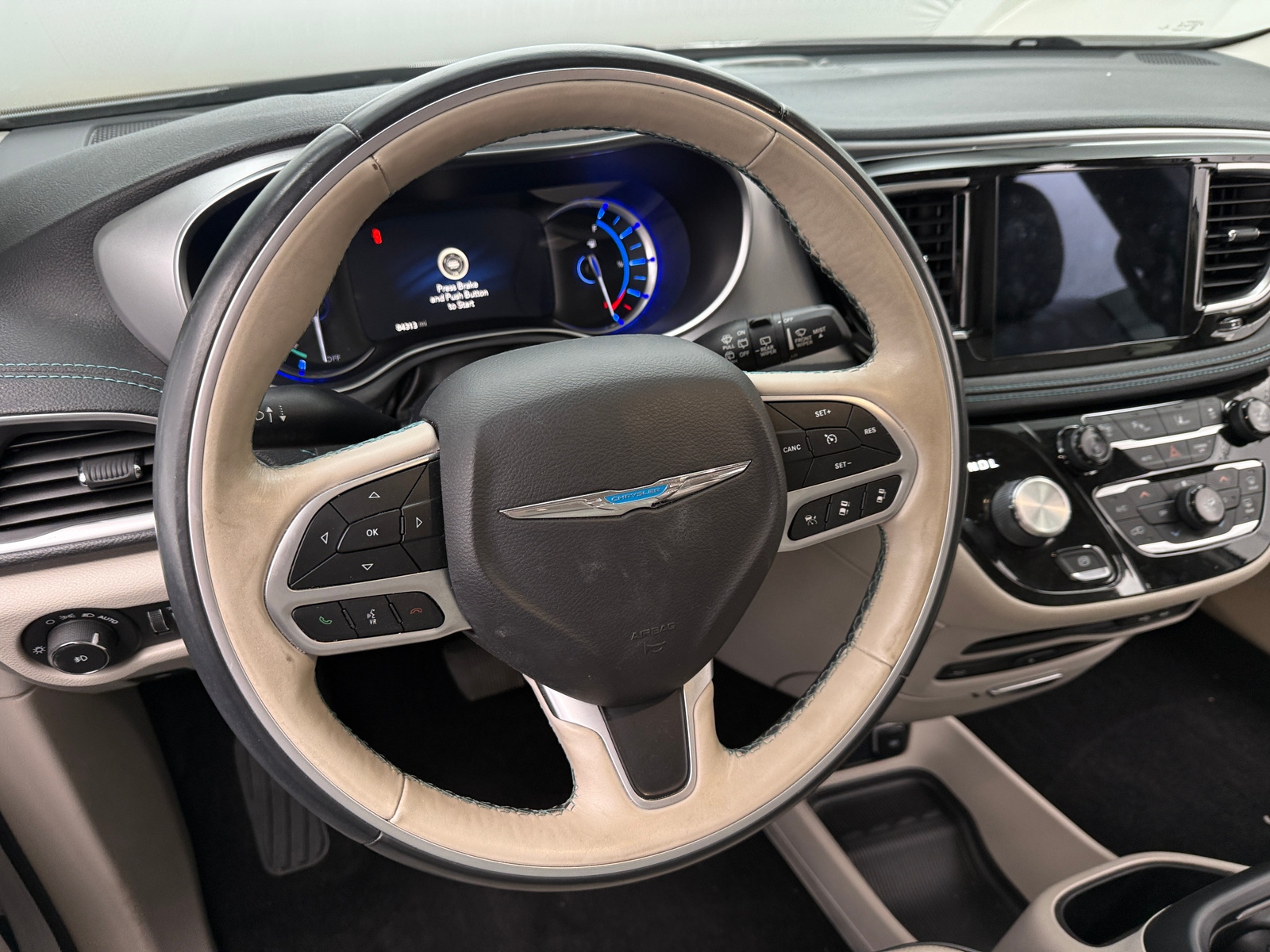 Thumbnail: 2018 Chrysler Pacifica - 4
