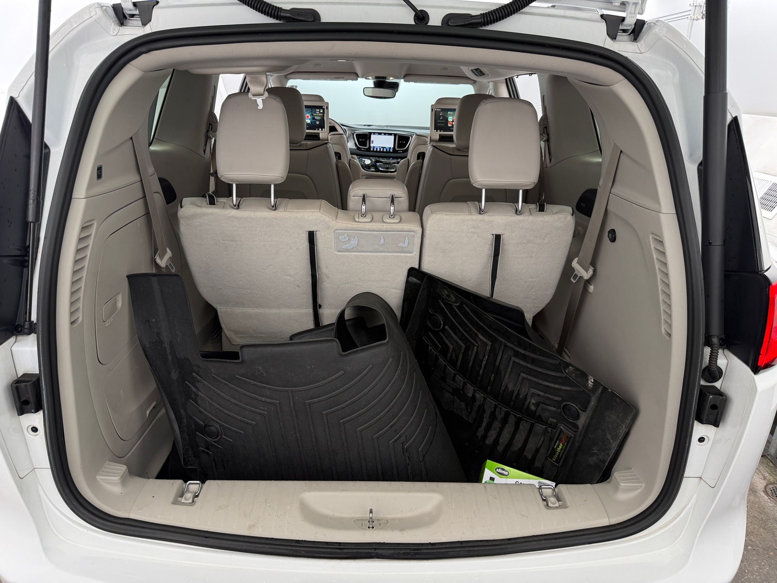 Thumbnail: 2018 Chrysler Pacifica - 6