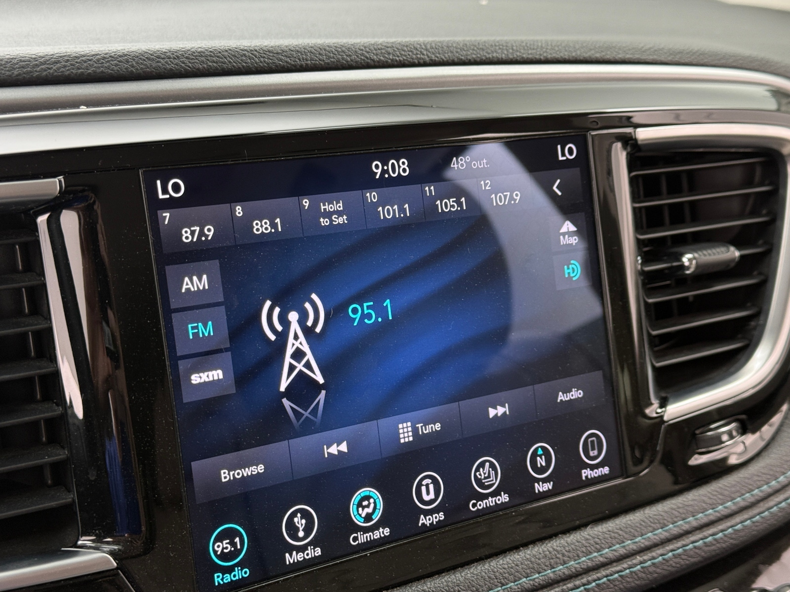 Thumbnail: 2018 Chrysler Pacifica - 3