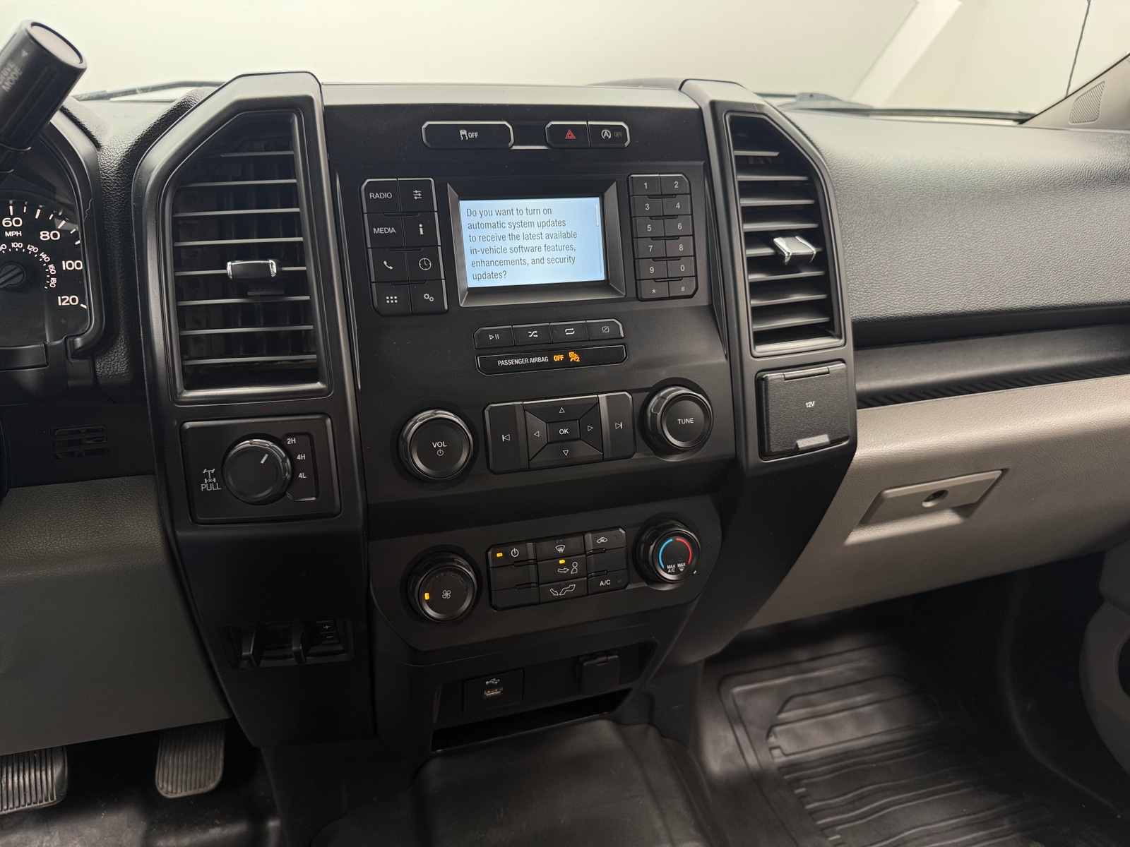 Thumbnail: 2020 Ford Econoline - 4