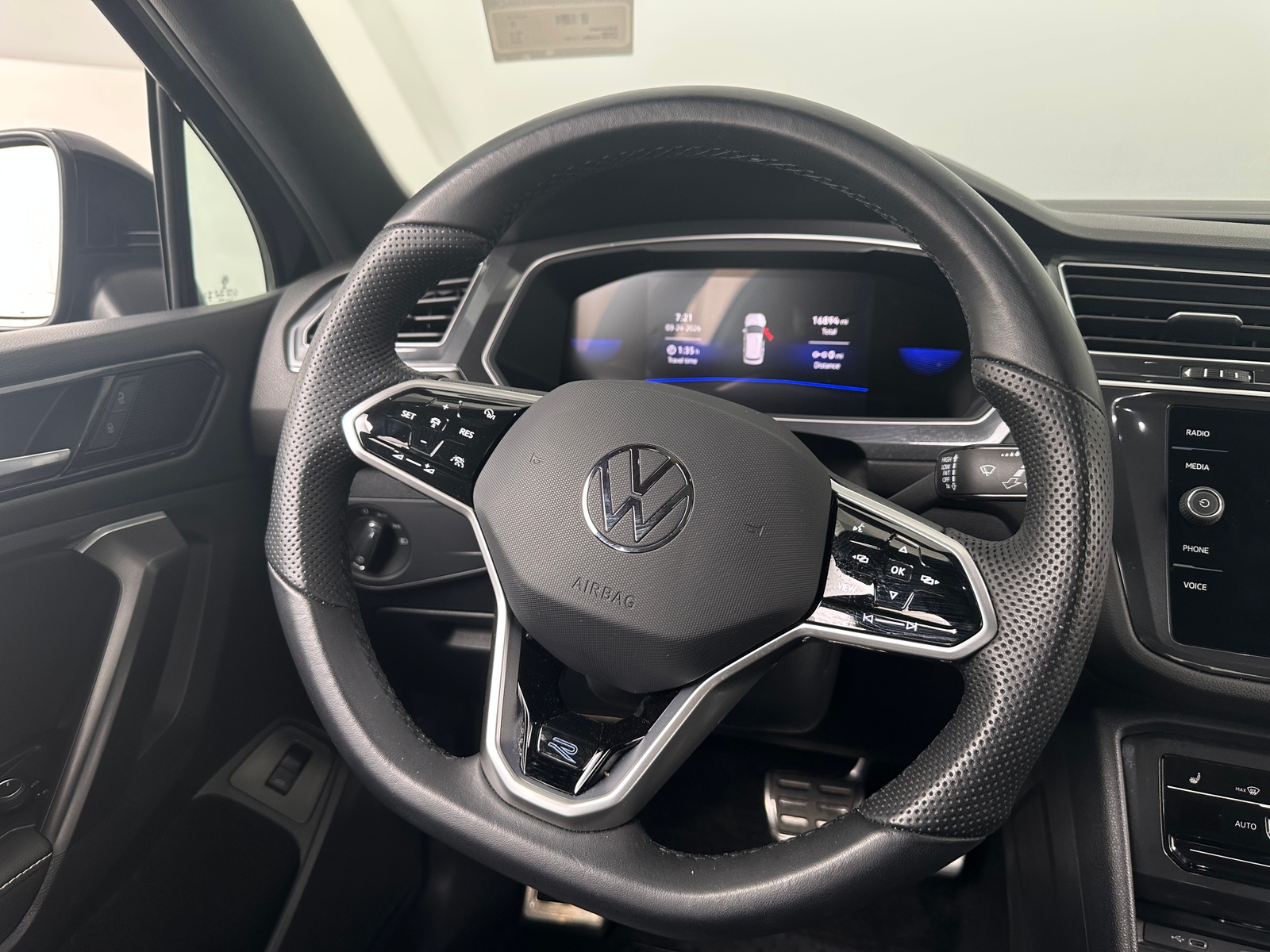 Thumbnail: 2024 Volkswagen Tiguan - 4