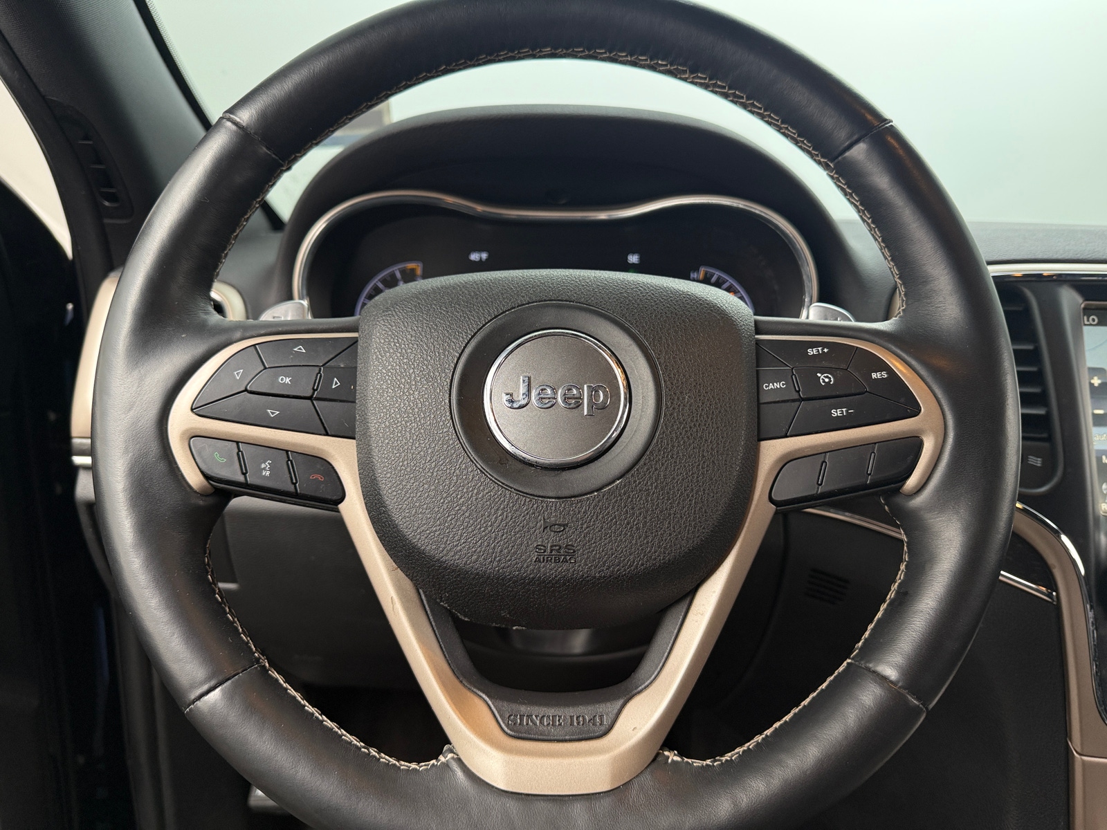 Thumbnail: 2017 Jeep Grand Cherokee - 4